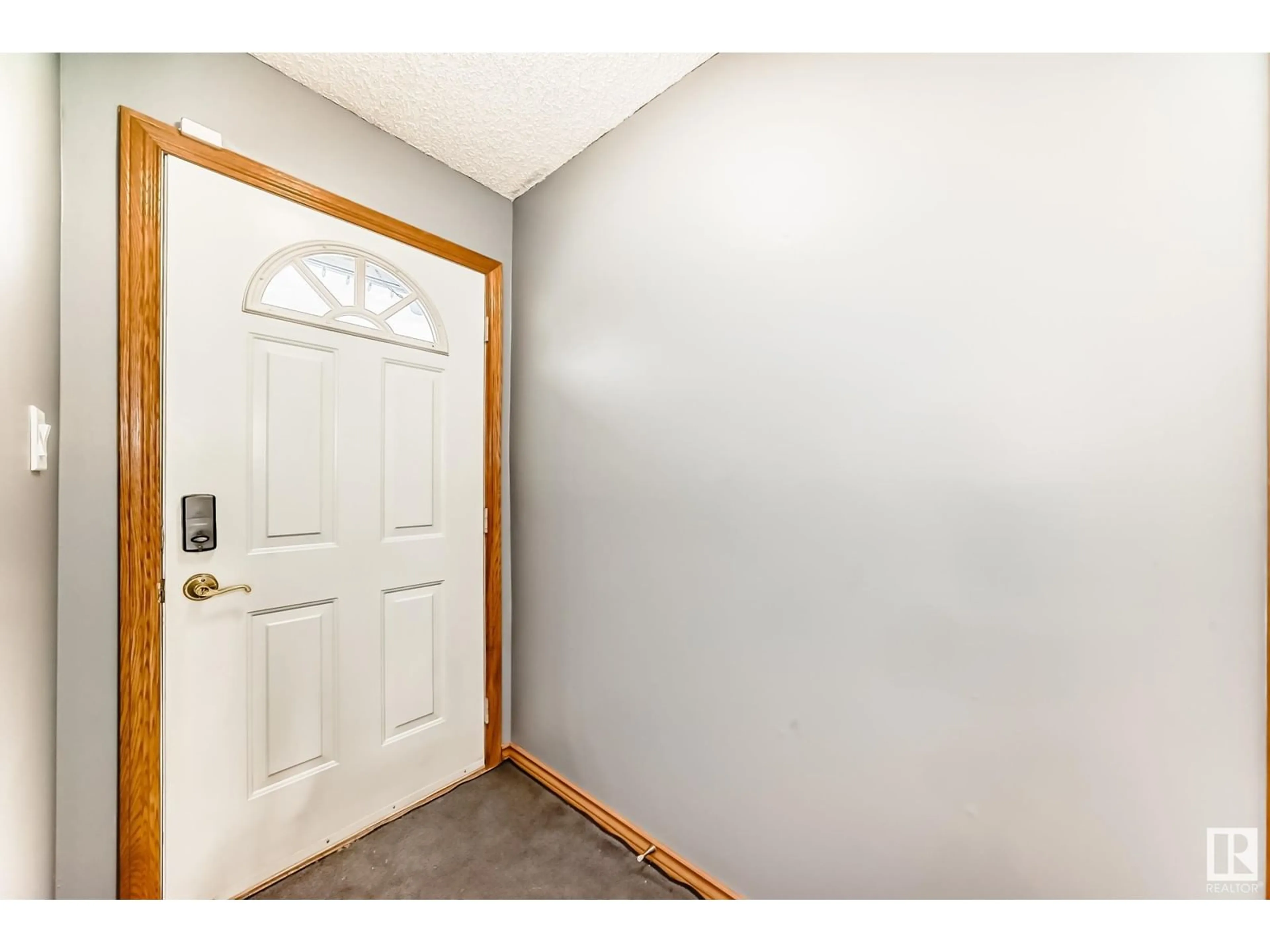 Indoor entryway for 4515 20A AV NW, Edmonton Alberta T6L2V2