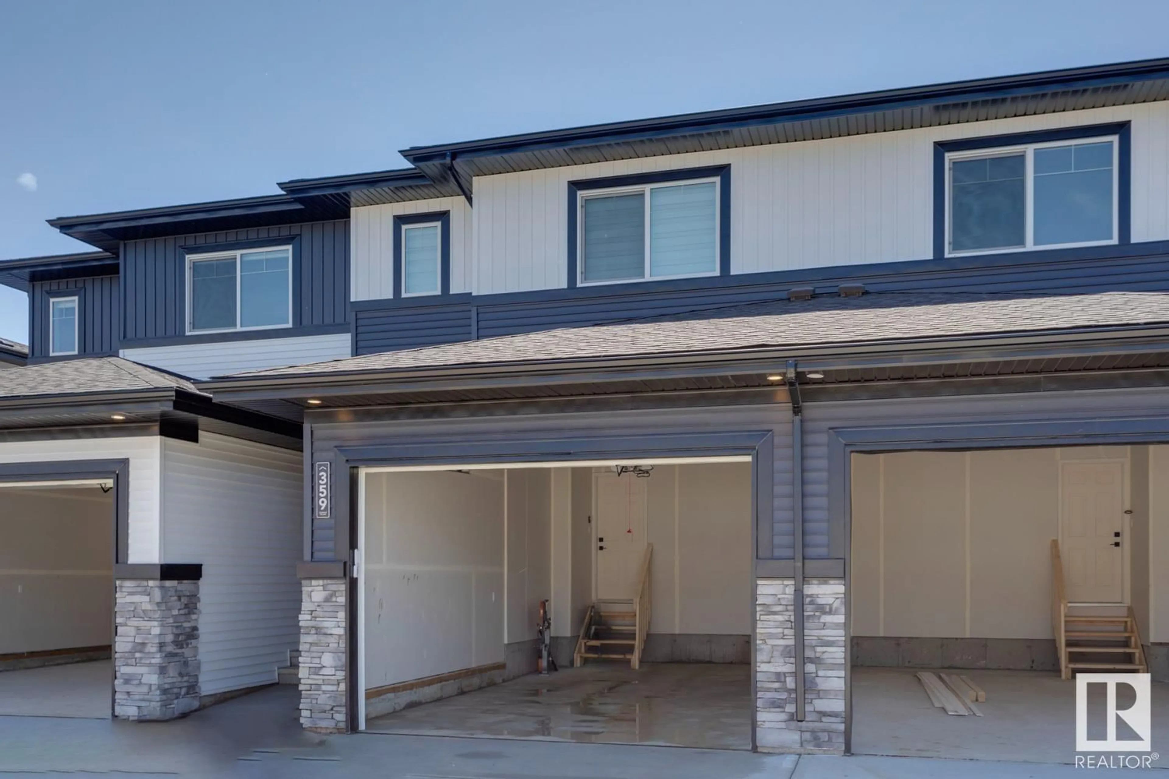 Indoor garage for 340 GENESIS VI, Stony Plain Alberta T7Z0J6