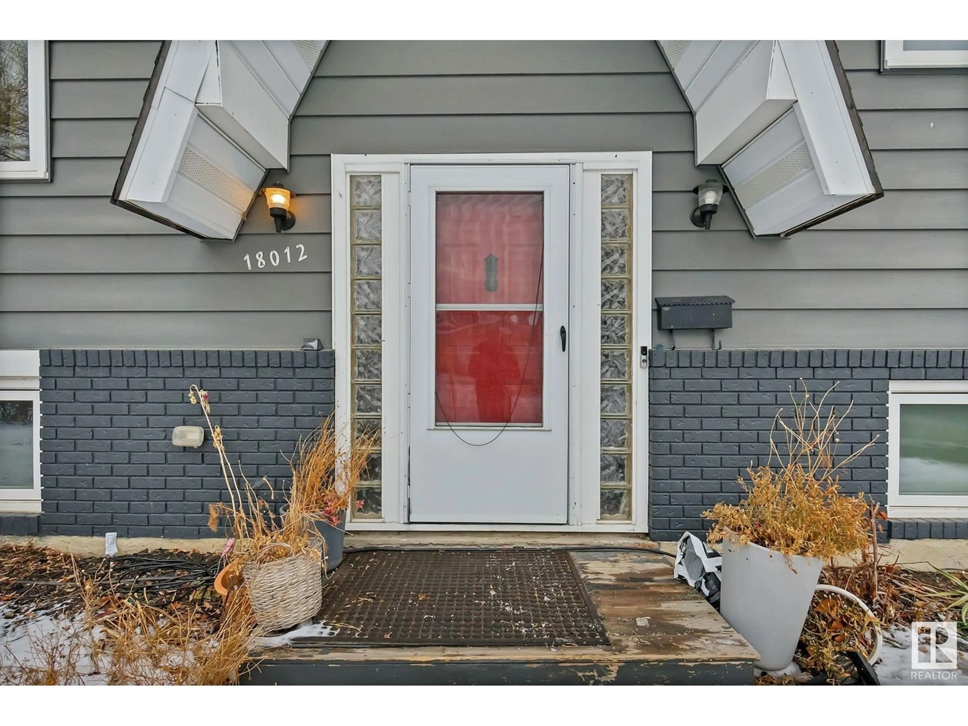 Indoor entryway for 18012 84 AV NW, Edmonton Alberta T5T0R6