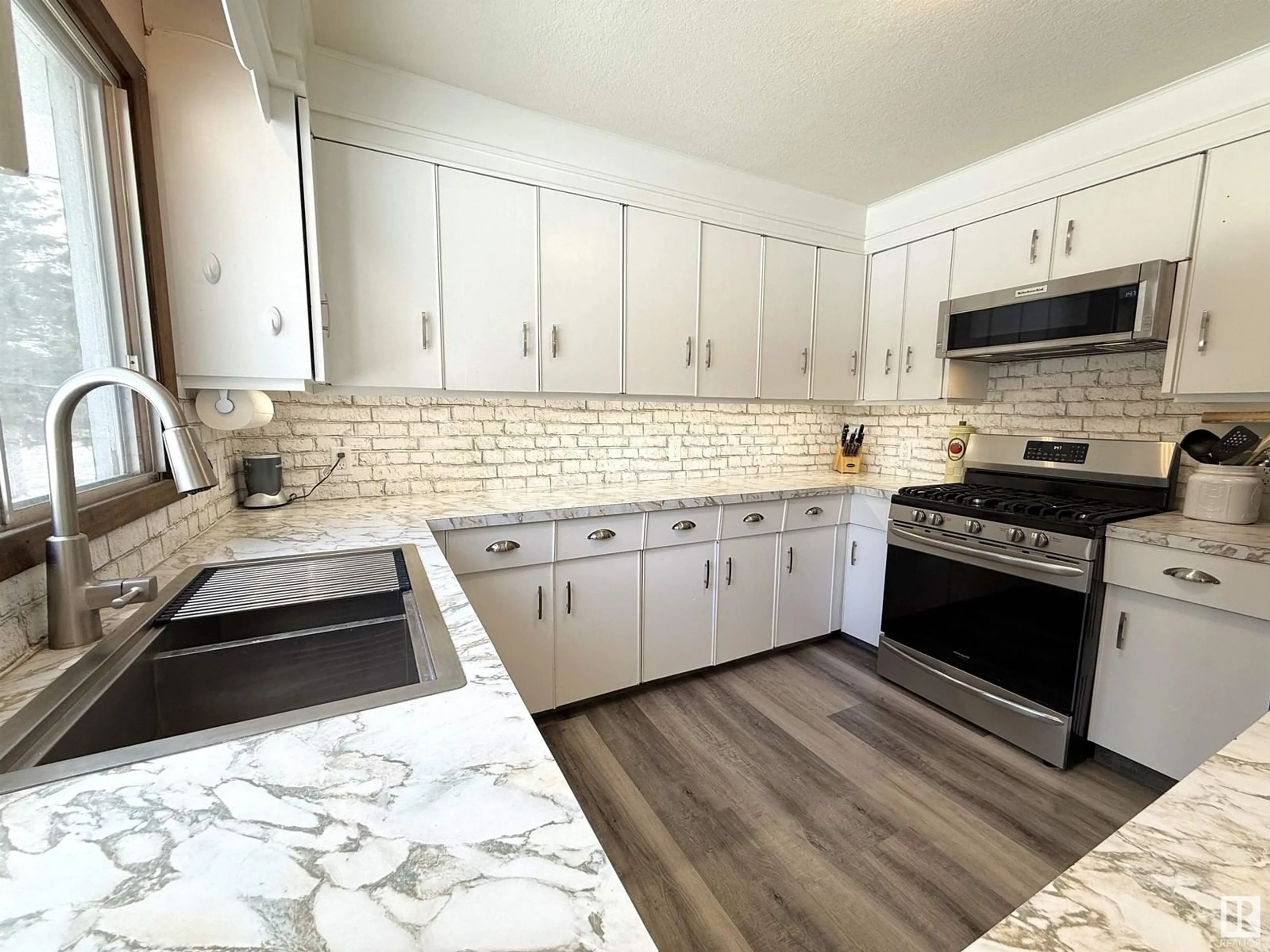 Open concept kitchen, ceramic/tile floor for 53508 Range Road 92, Rural Yellowhead Alberta T0E2M0