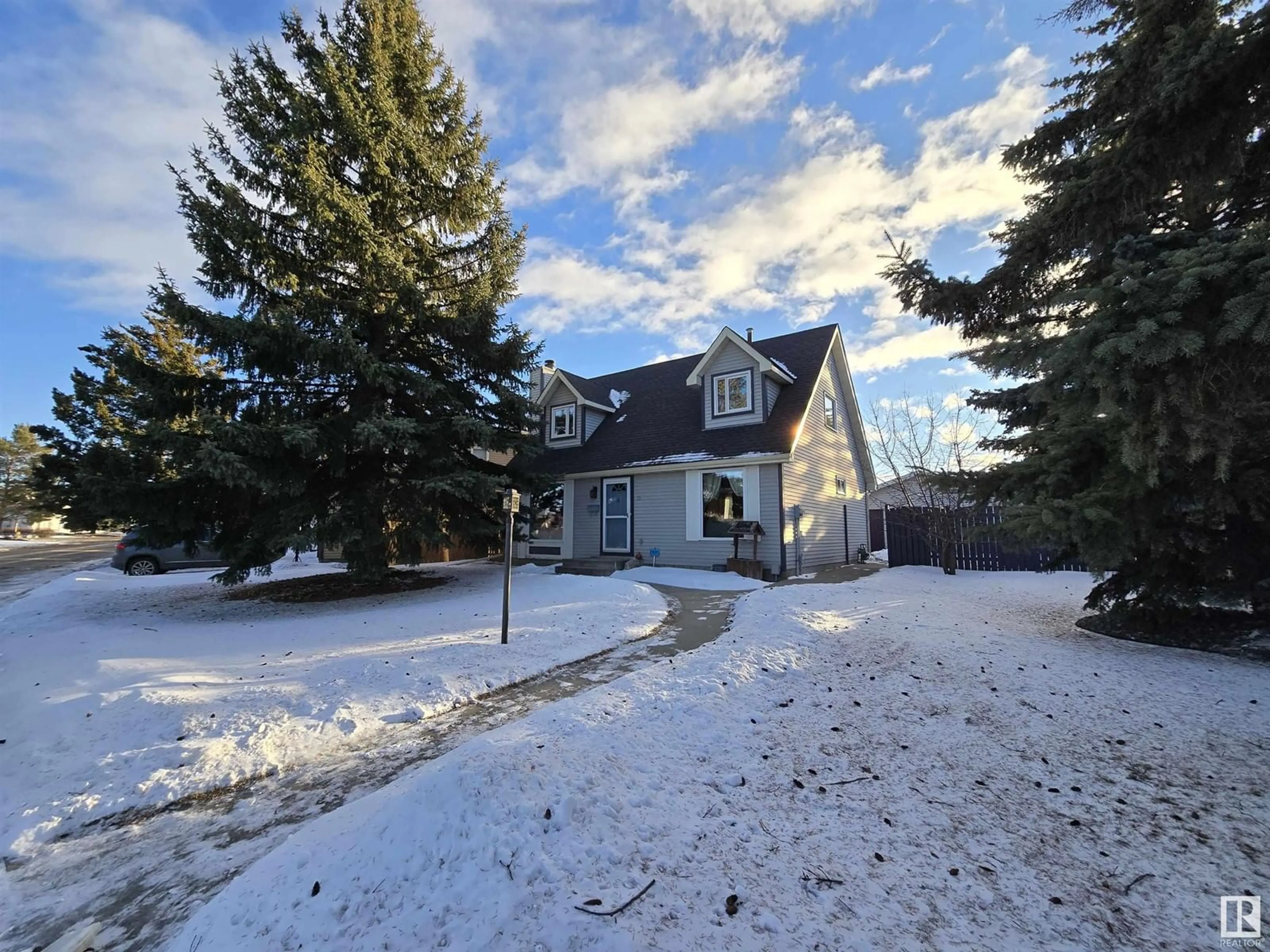 A pic from outside/outdoor area/front of a property/back of a property/a pic from drone, street for 13 GROAT DR, Spruce Grove Alberta T7X1Z4