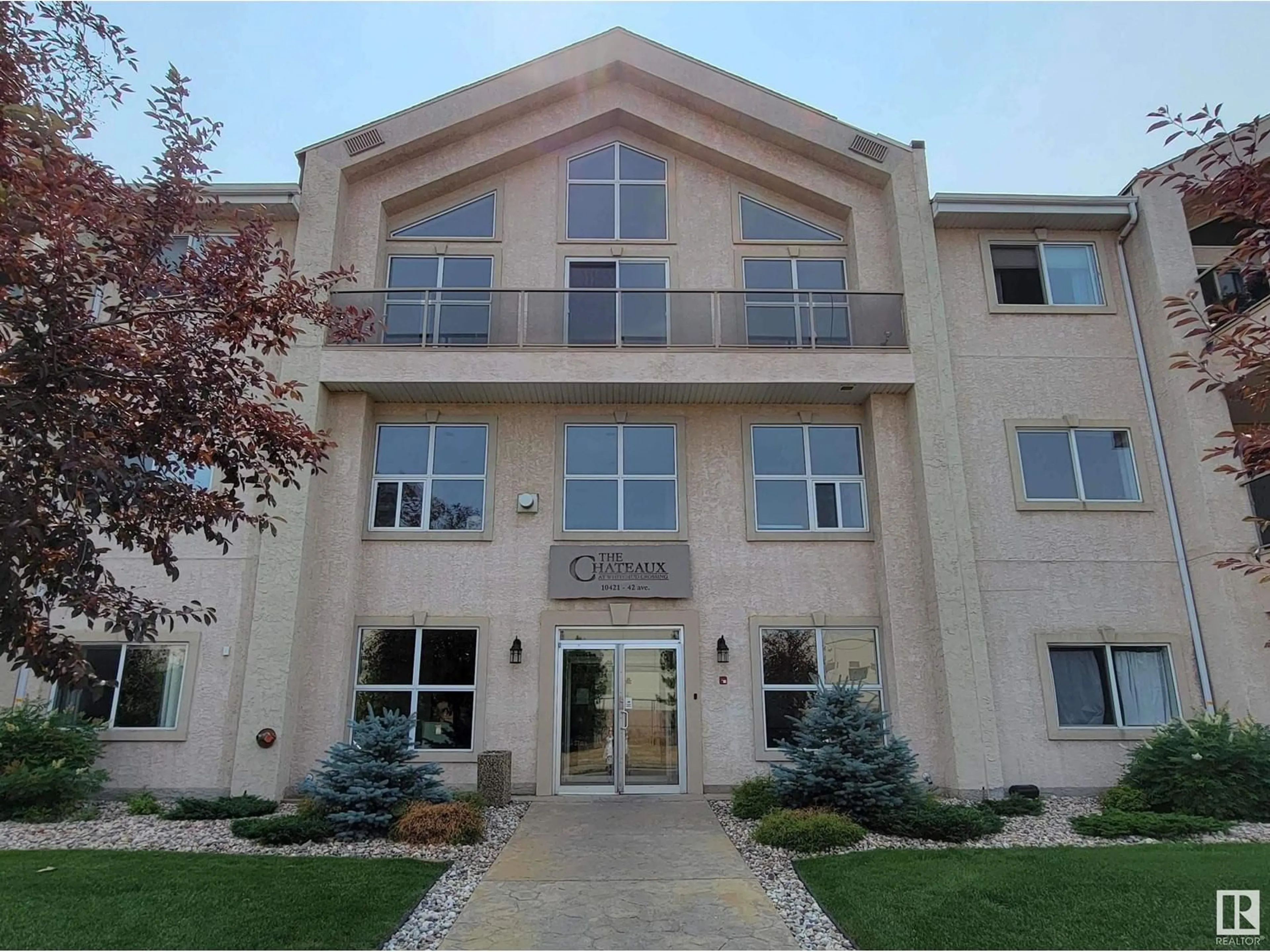 Indoor foyer for #302 10421 42 AV NW, Edmonton Alberta T6H7C8