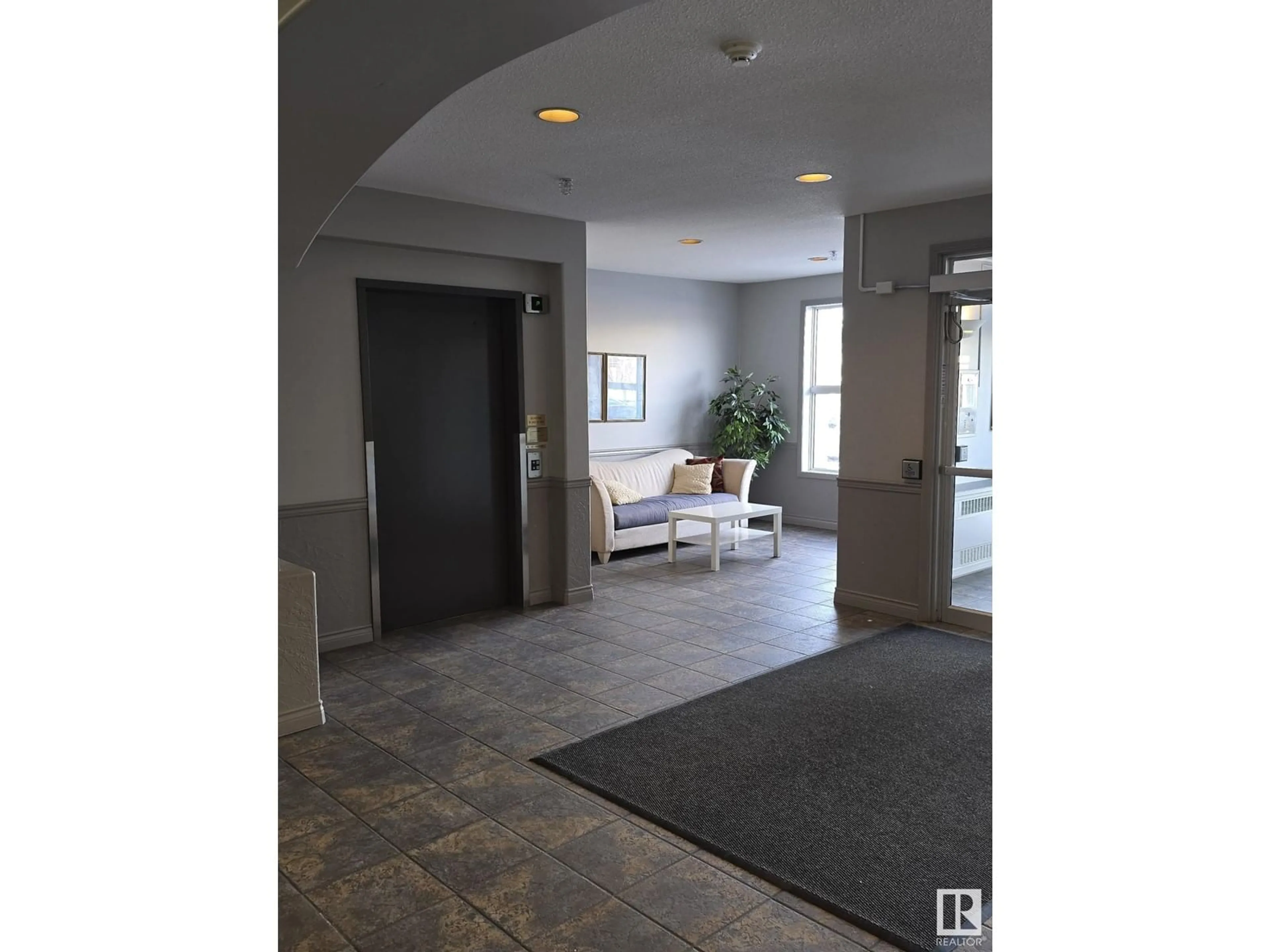 Indoor foyer for #302 10421 42 AV NW, Edmonton Alberta T6H7C8