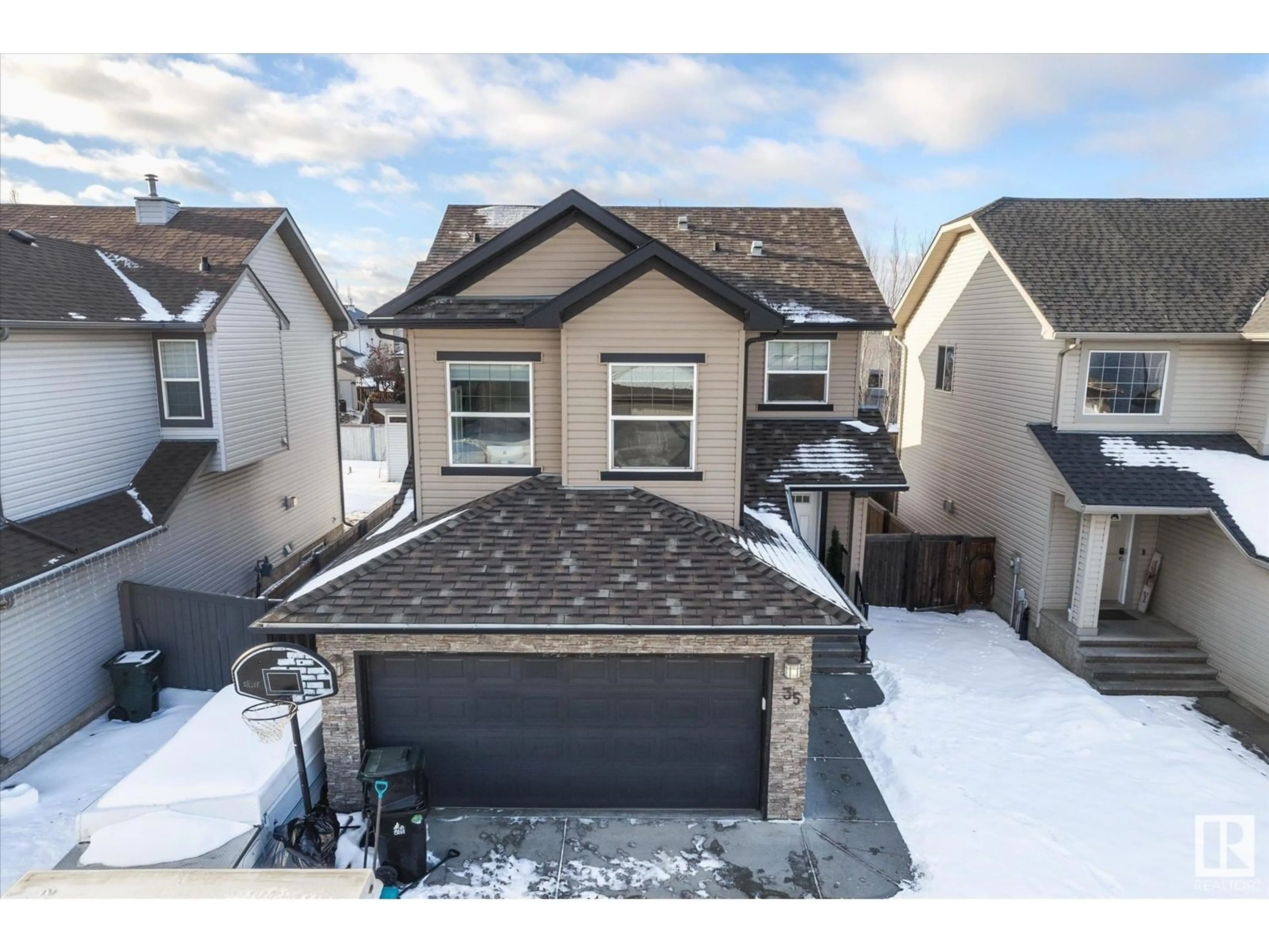 A pic from outside/outdoor area/front of a property/back of a property/a pic from drone, street for 35 ASHGROVE DR, Spruce Grove Alberta T7X4R5