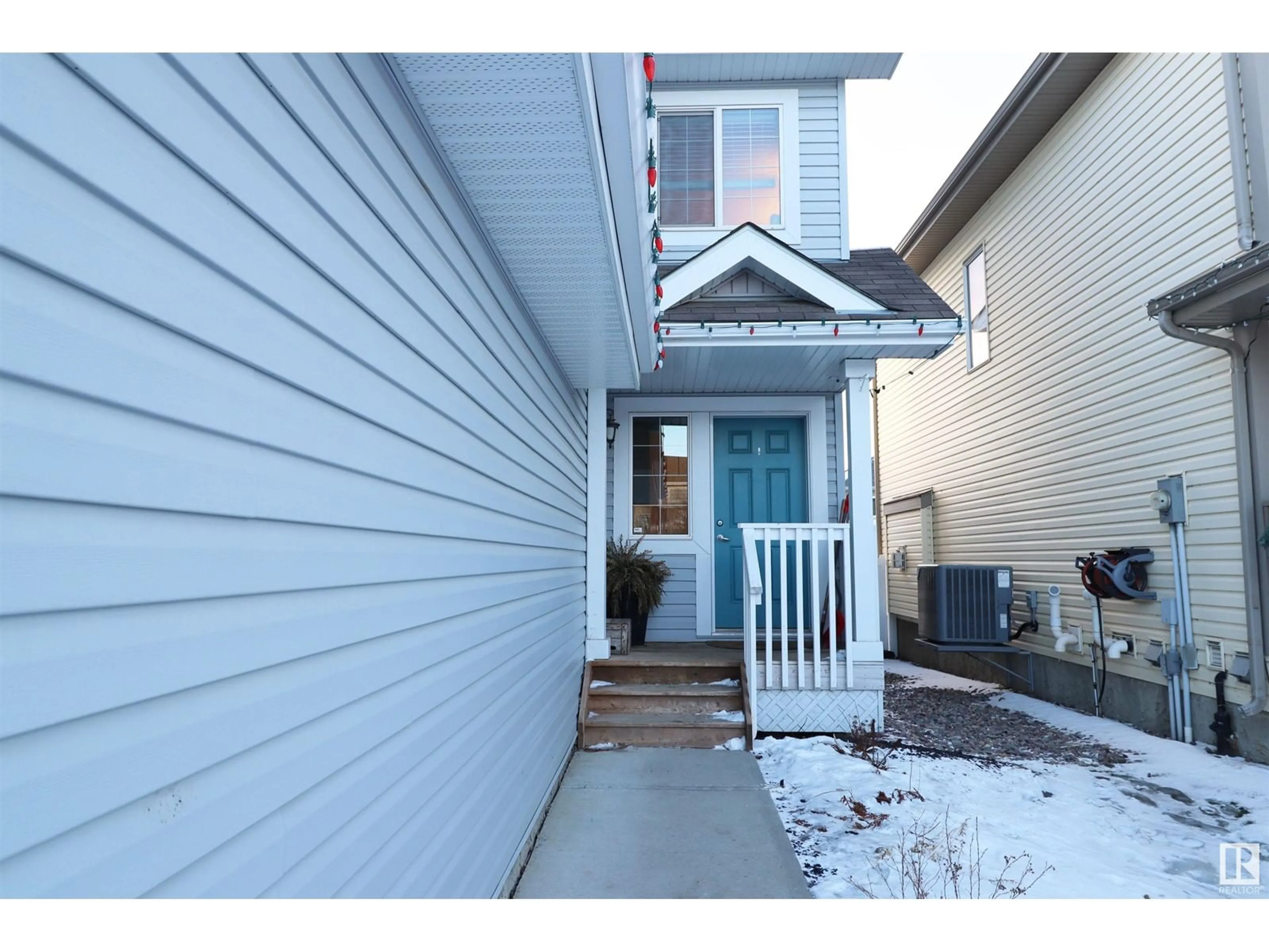 Indoor entryway for 1612 WESTERRA AV, Stony Plain Alberta T7Z0H2