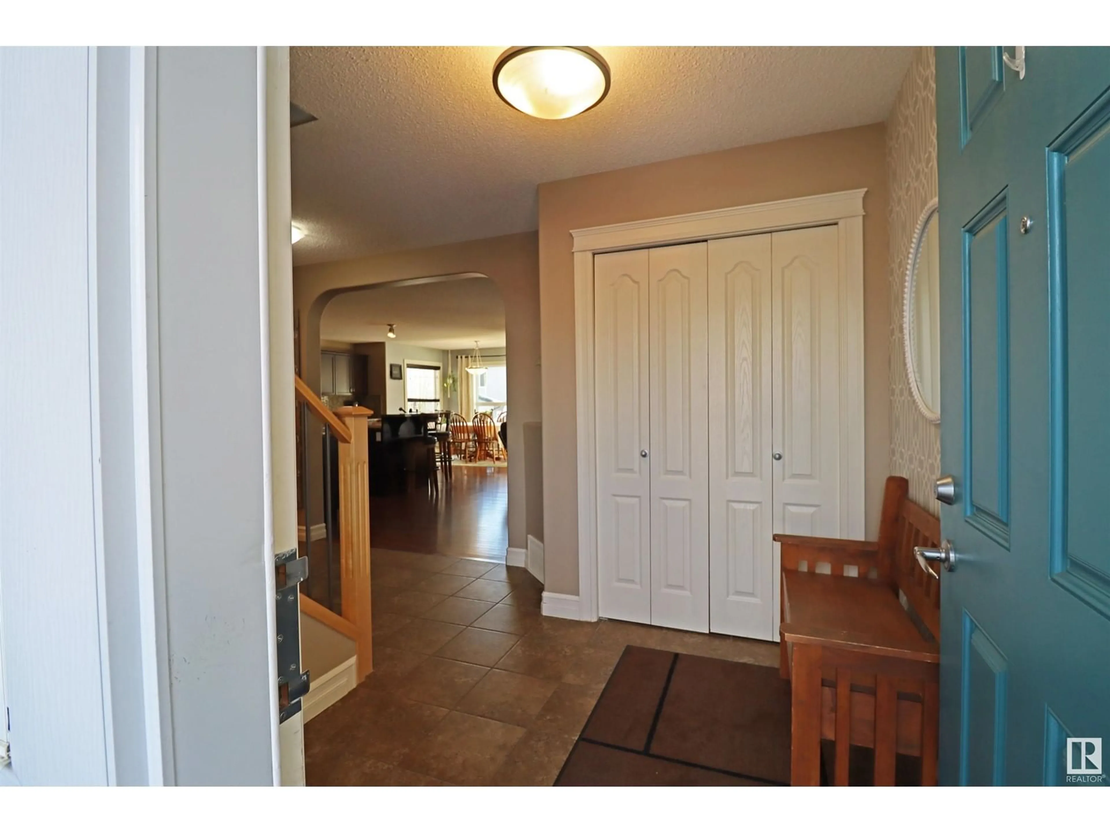 Indoor entryway for 1612 WESTERRA AV, Stony Plain Alberta T7Z0H2