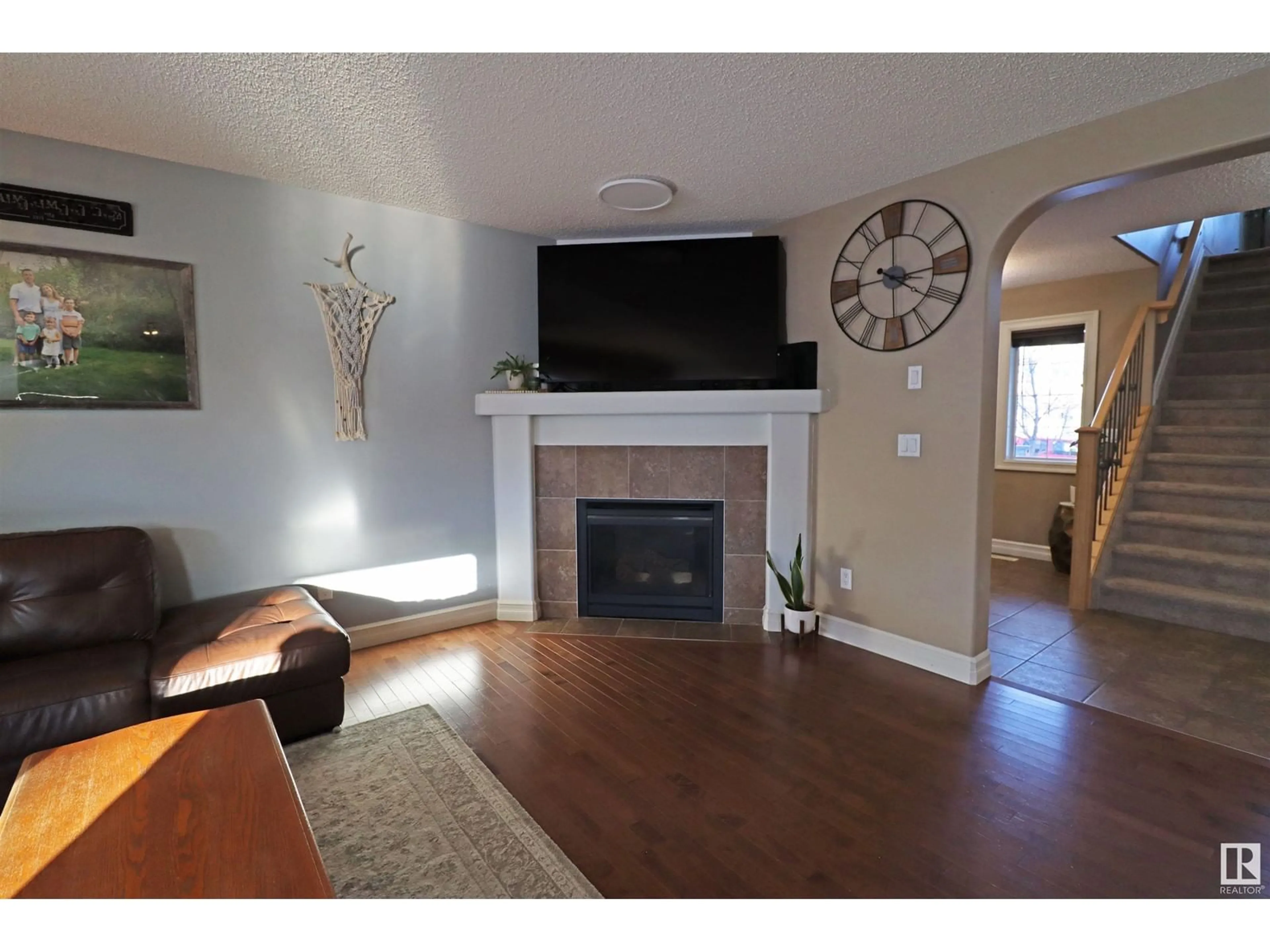 Living room with furniture, wood/laminate floor for 1612 WESTERRA AV, Stony Plain Alberta T7Z0H2