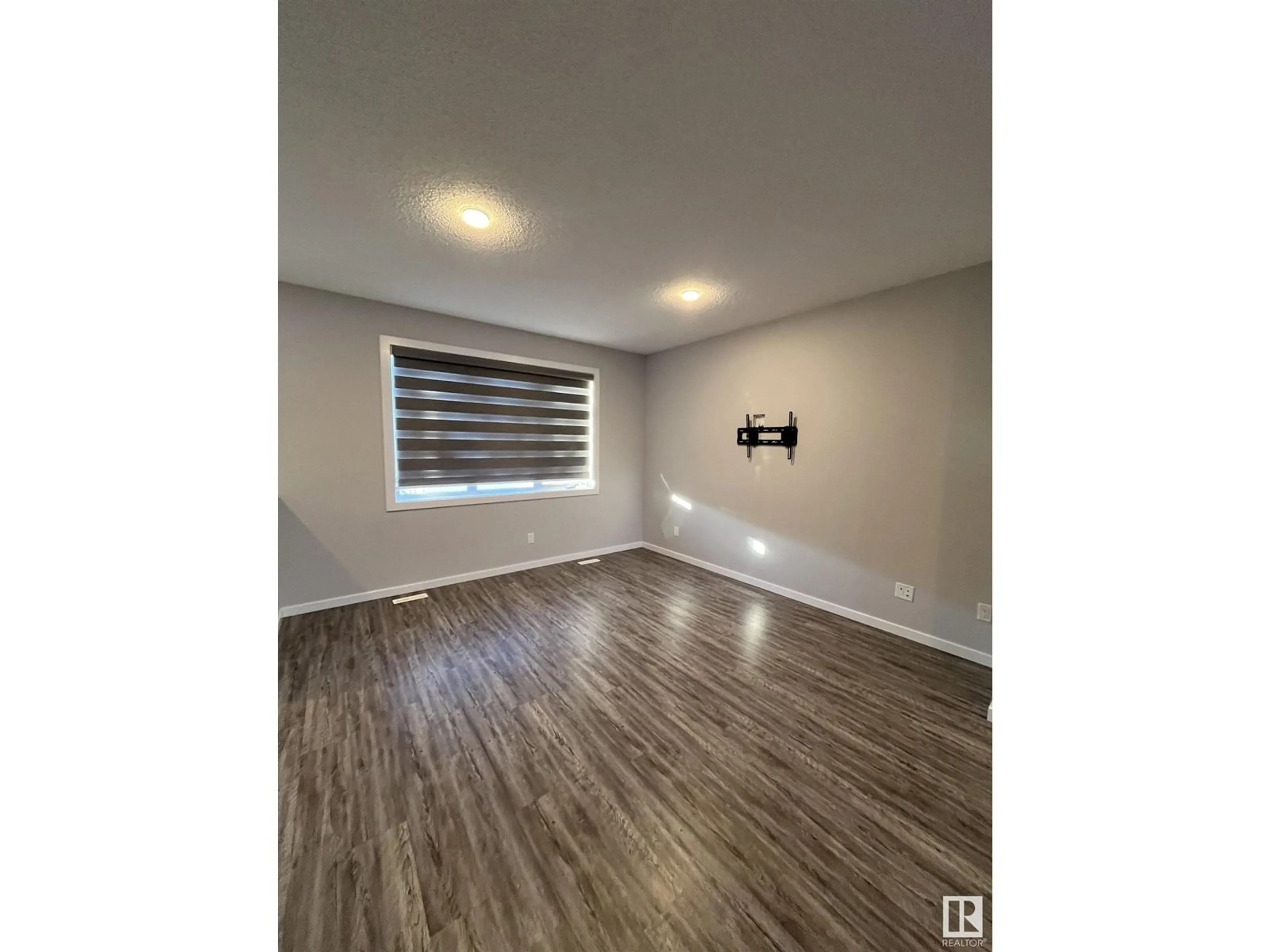 A pic of a room for 2623 201 ST NW, Edmonton Alberta T6M1K3