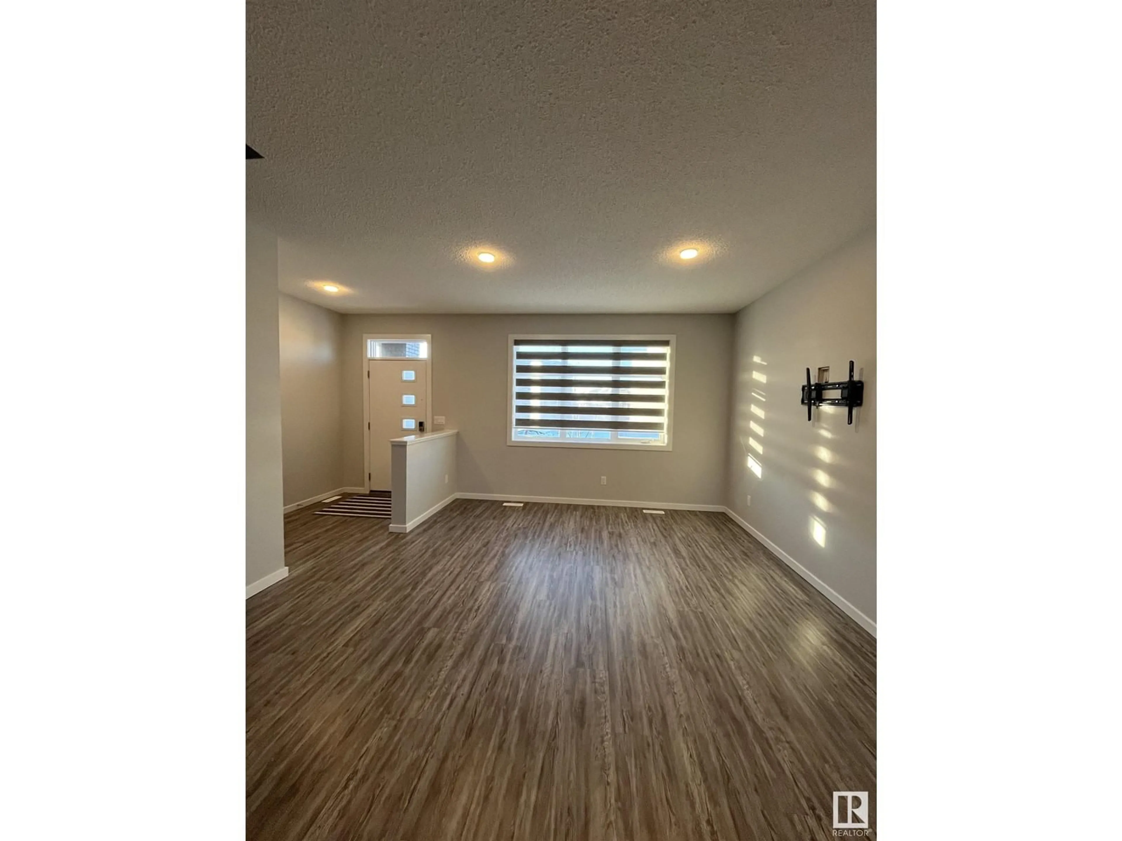 A pic of a room for 2623 201 ST NW, Edmonton Alberta T6M1K3