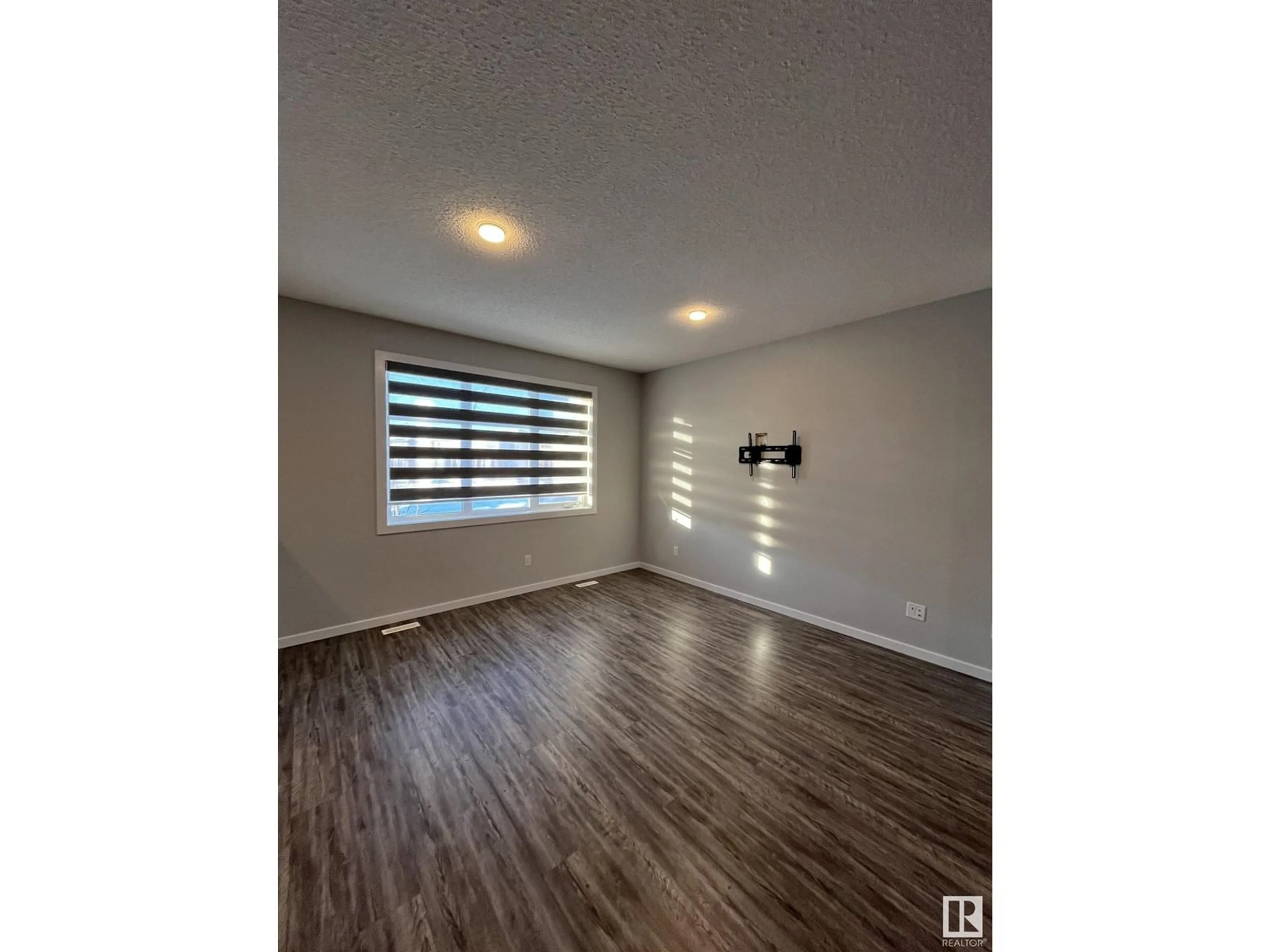 A pic of a room for 2623 201 ST NW, Edmonton Alberta T6M1K3