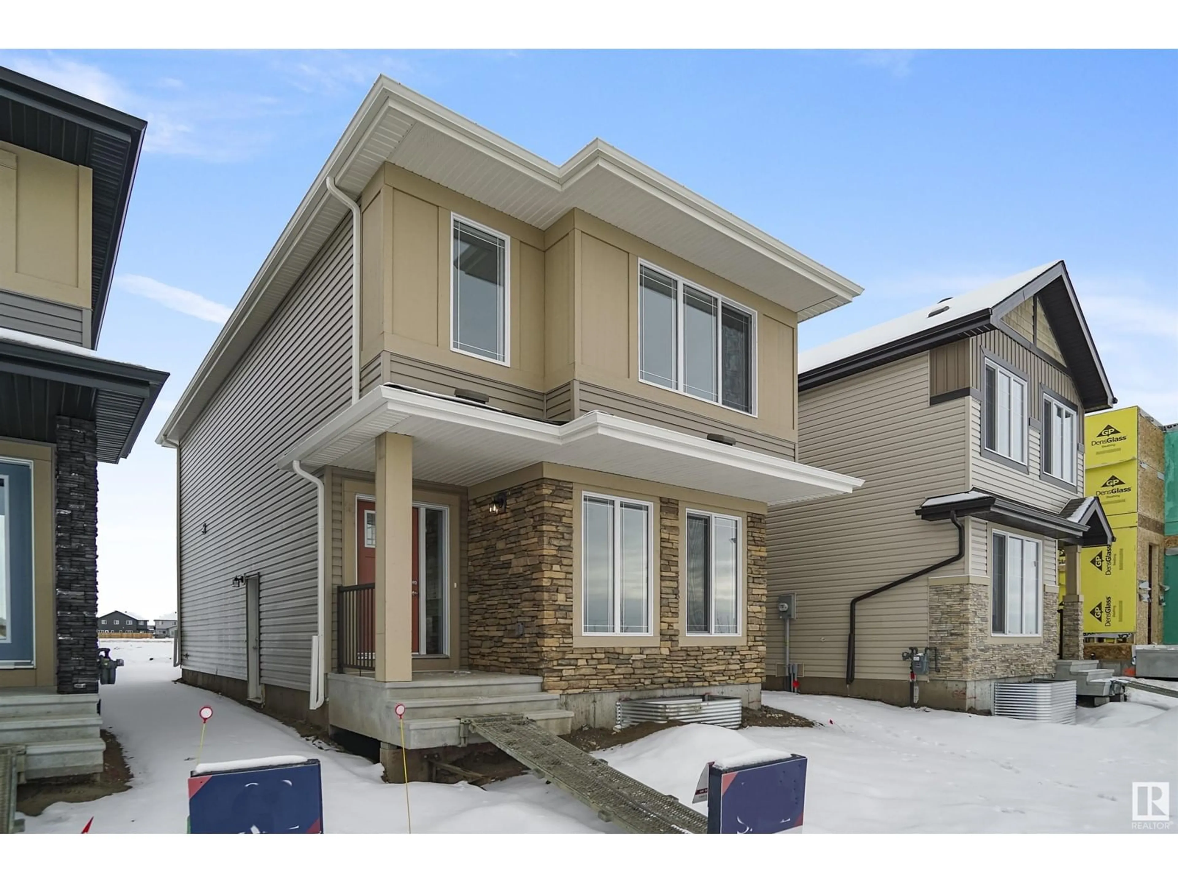 Home with vinyl exterior material, street for 159 JENNIFER CR, St. Albert Alberta T8N7Z4