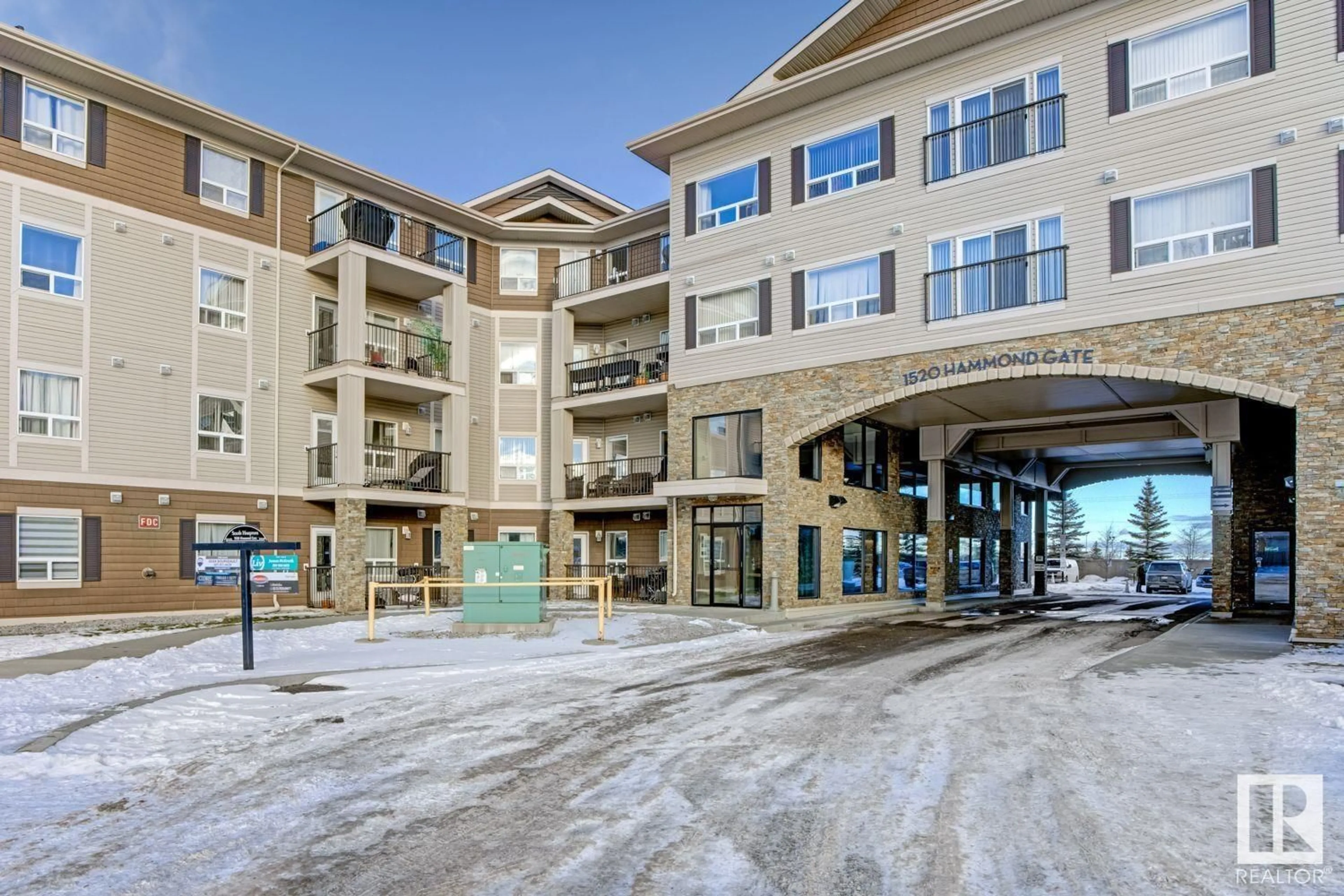 Indoor foyer for #201 1520 HAMMOND GA NW, Edmonton Alberta T6M0J4