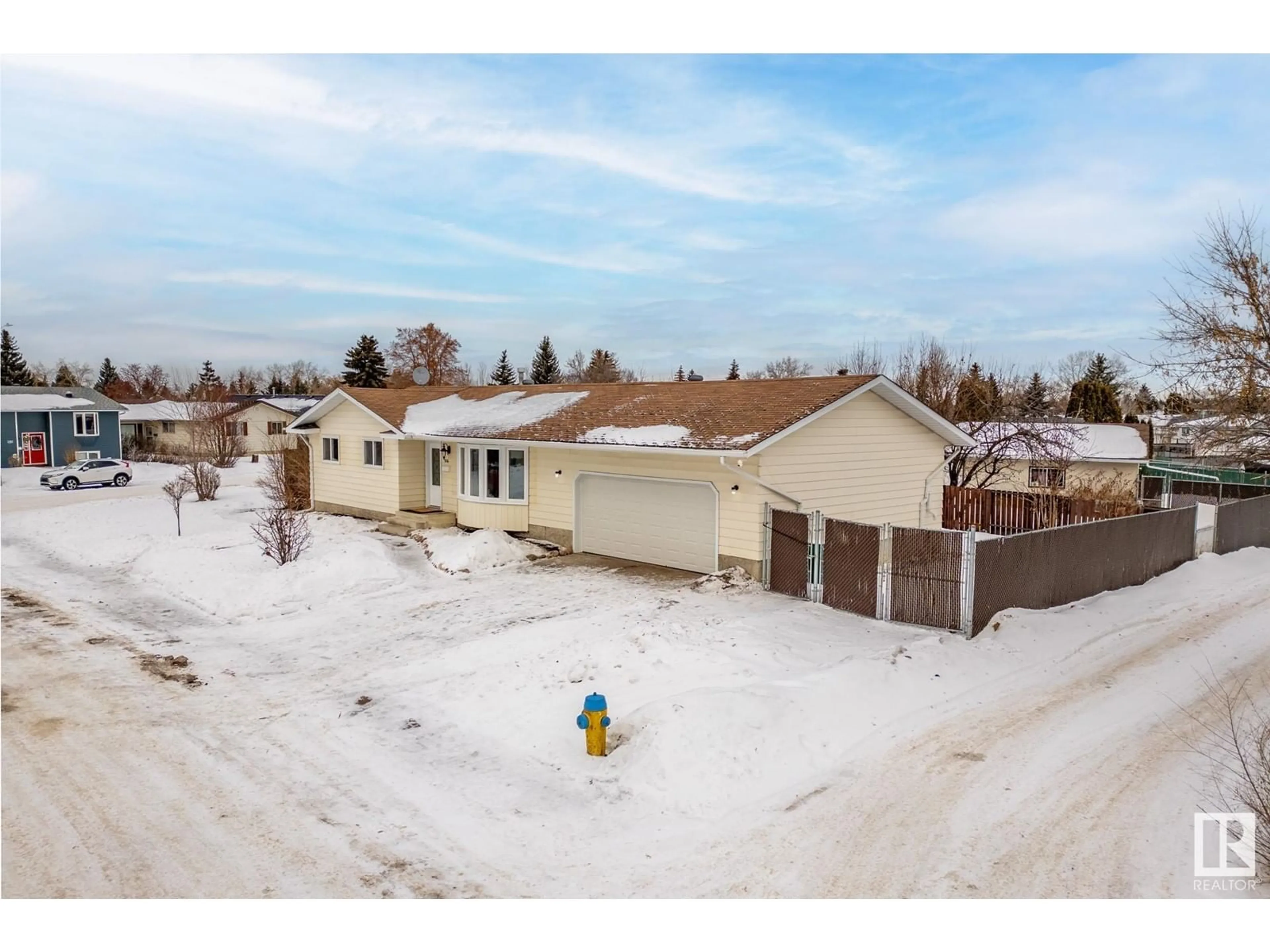 A pic from outside/outdoor area/front of a property/back of a property/a pic from drone, street for 7816 21 AV NW, Edmonton Alberta T6K2E2