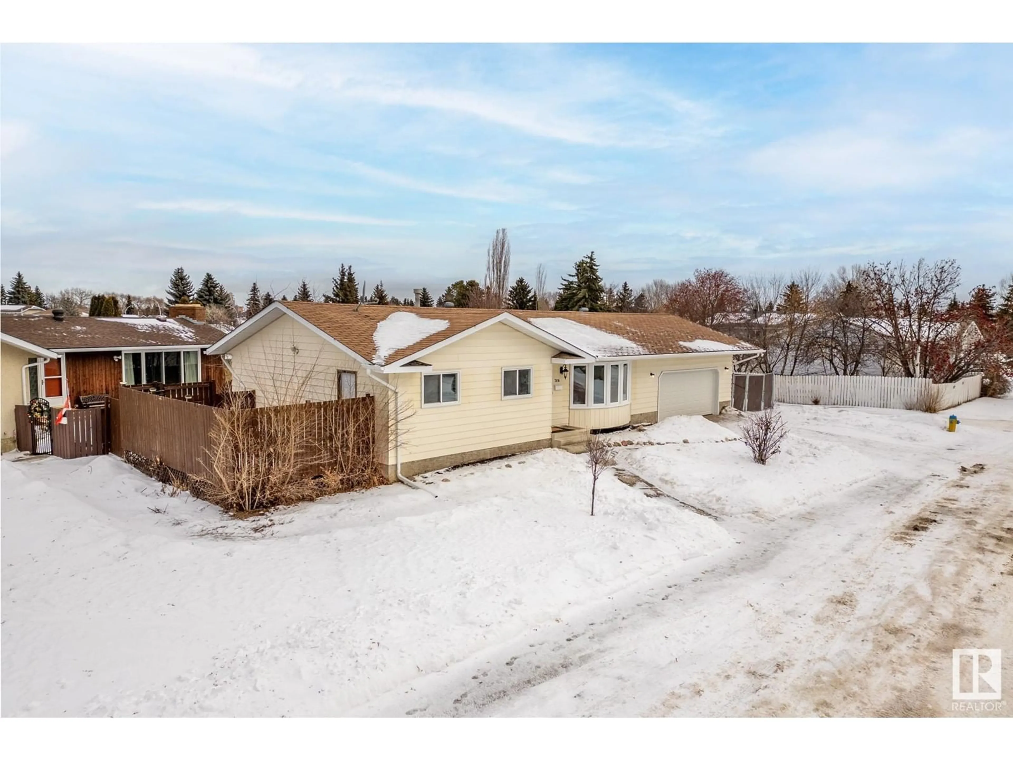 A pic from outside/outdoor area/front of a property/back of a property/a pic from drone, street for 7816 21 AV NW, Edmonton Alberta T6K2E2