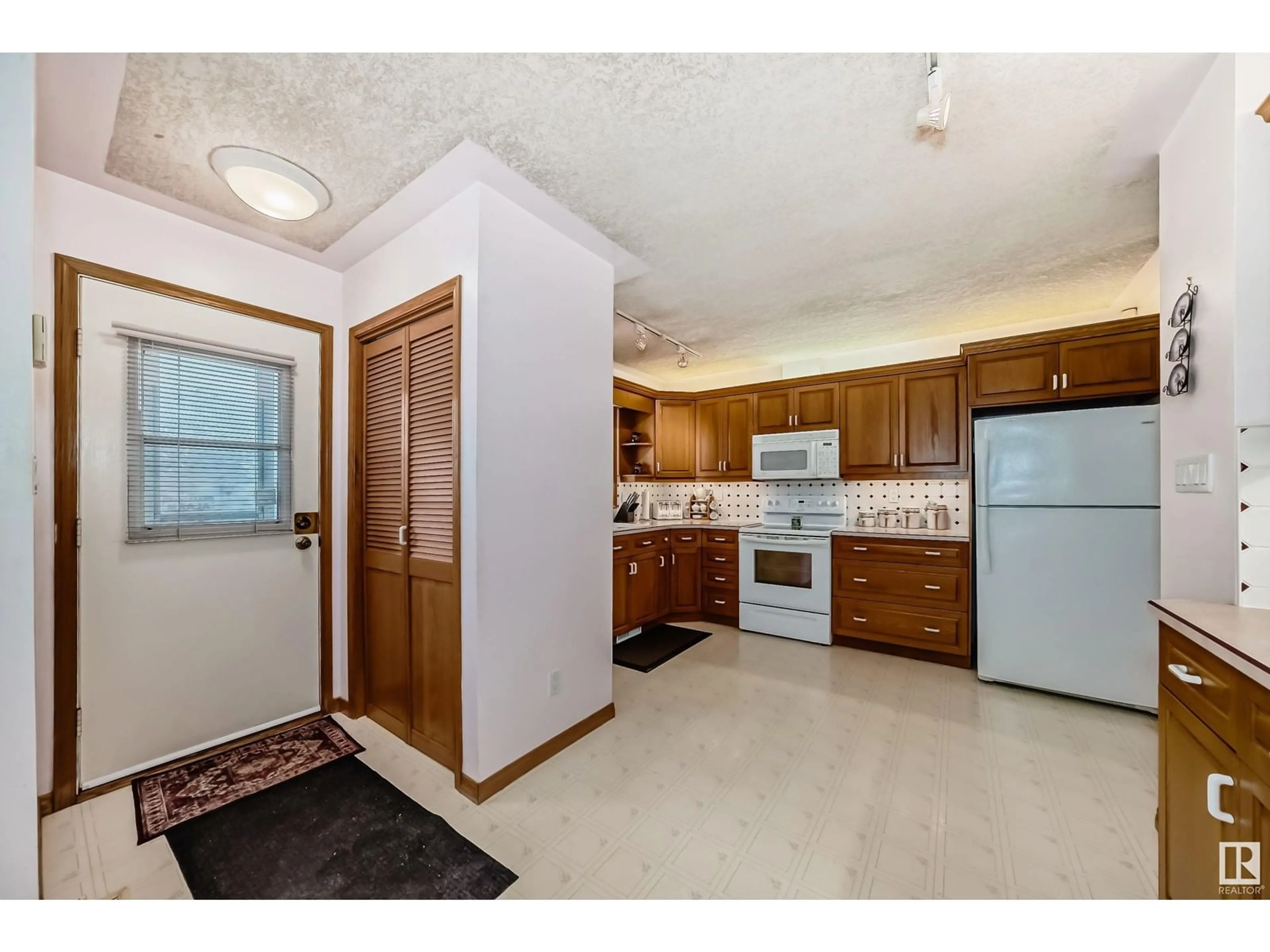 Standard kitchen, unknown for 3443 142 AV NW, Edmonton Alberta T5Y1H9