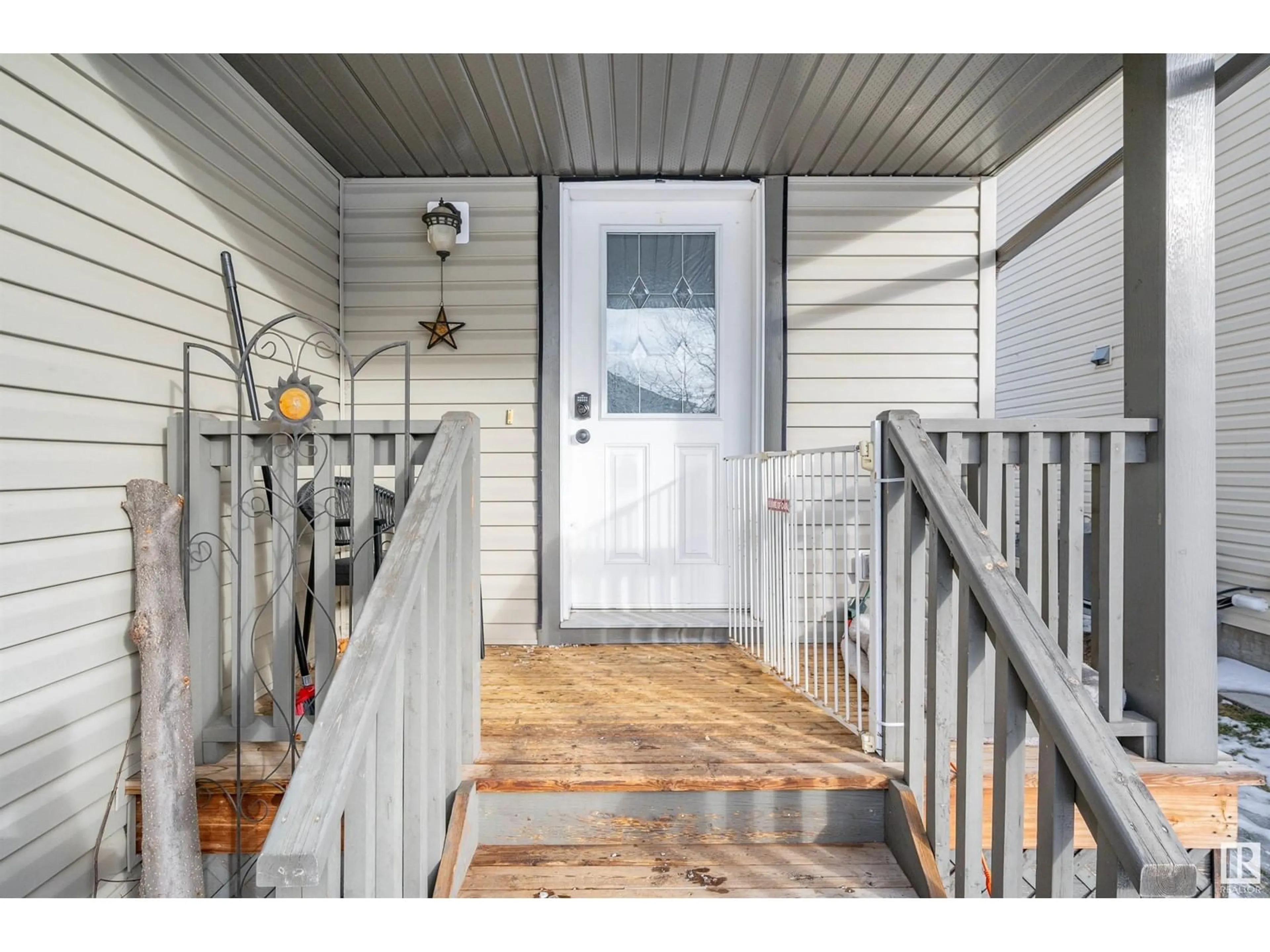 Indoor entryway for 111 Galloway WD, Fort Saskatchewan Alberta T8L0B9