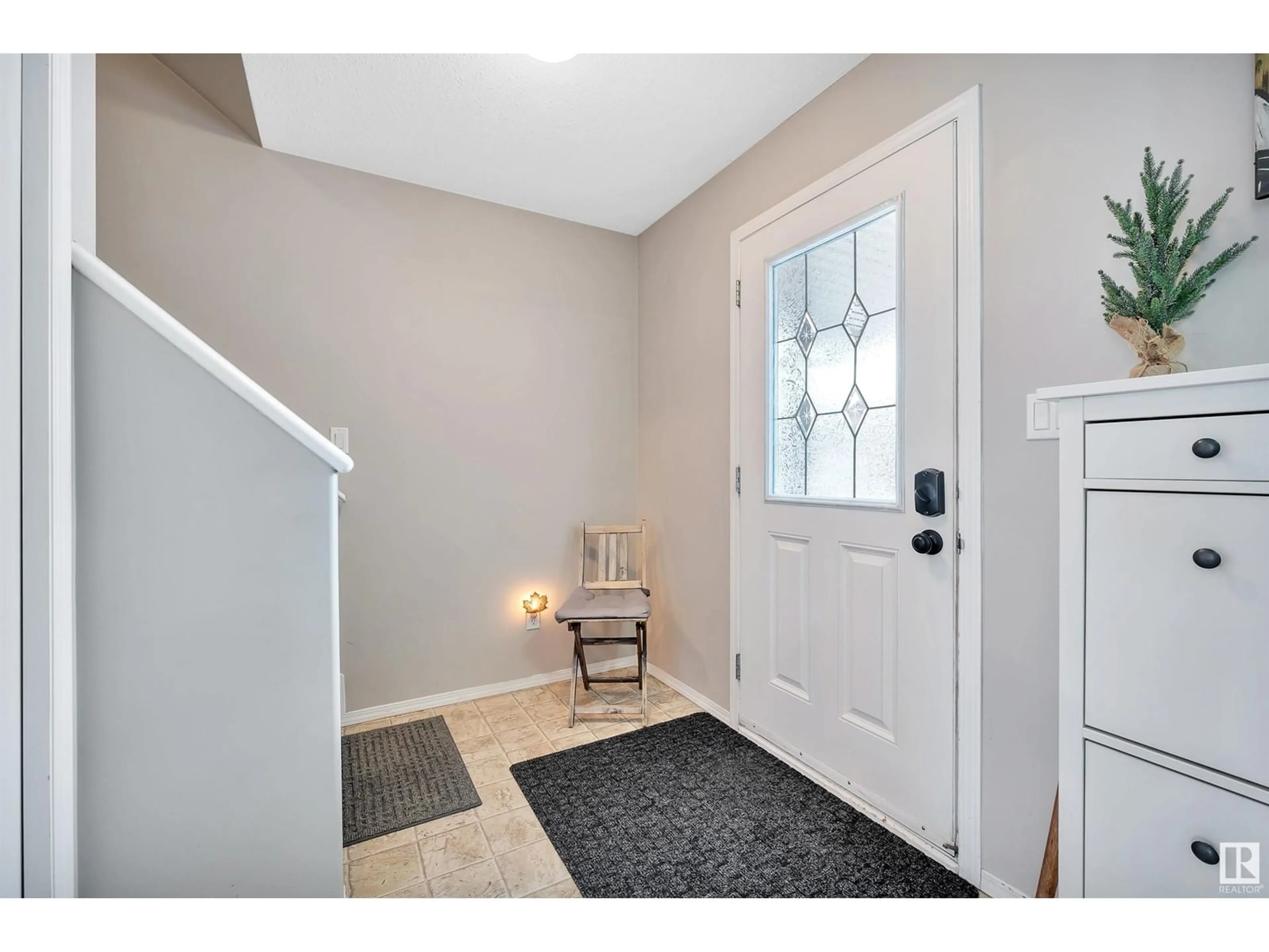 Indoor entryway for 111 Galloway WD, Fort Saskatchewan Alberta T8L0B9