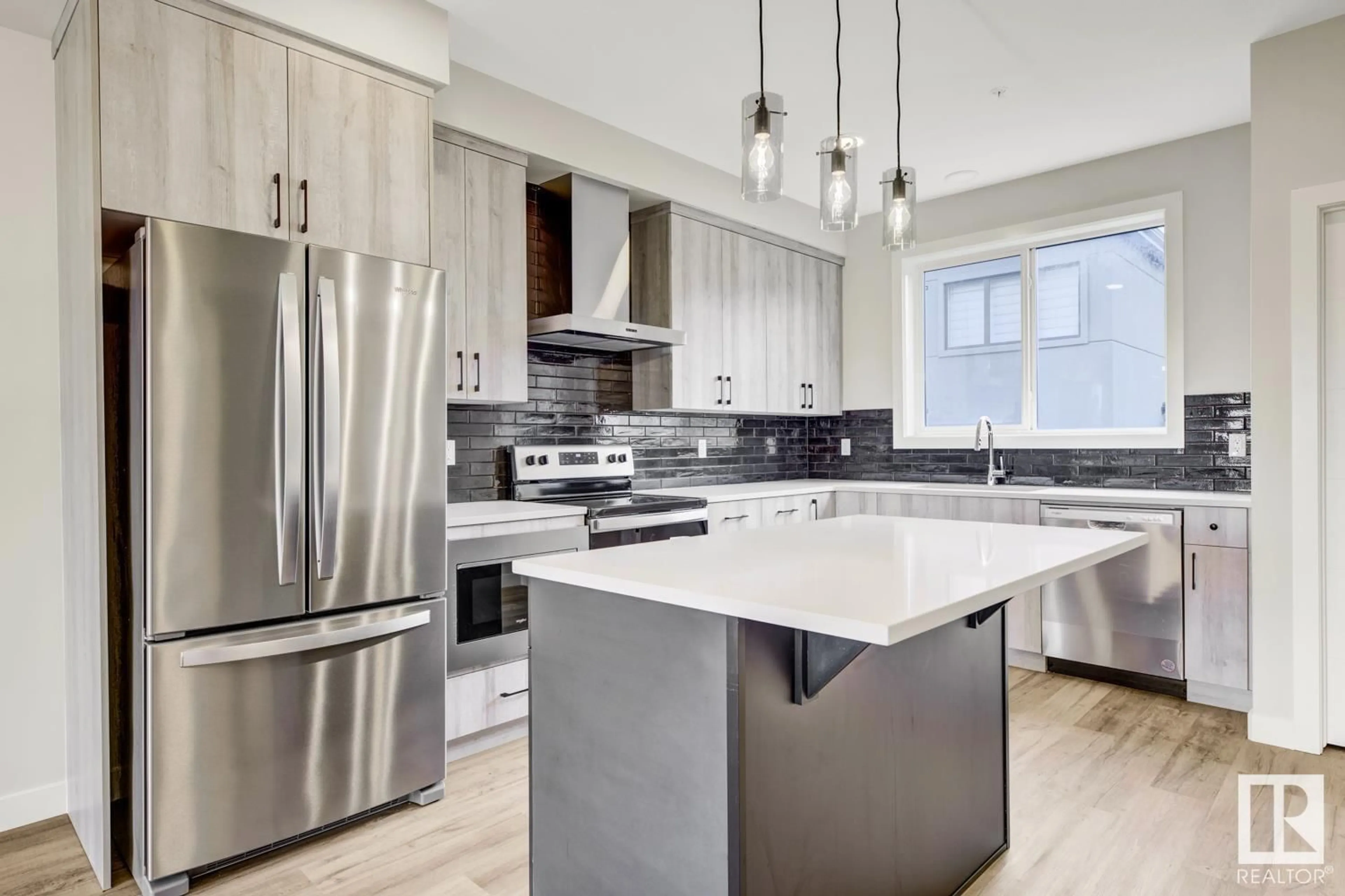 Contemporary kitchen, unknown for 8063 CEDRIC MAH RD, Edmonton Alberta T5G2Z4