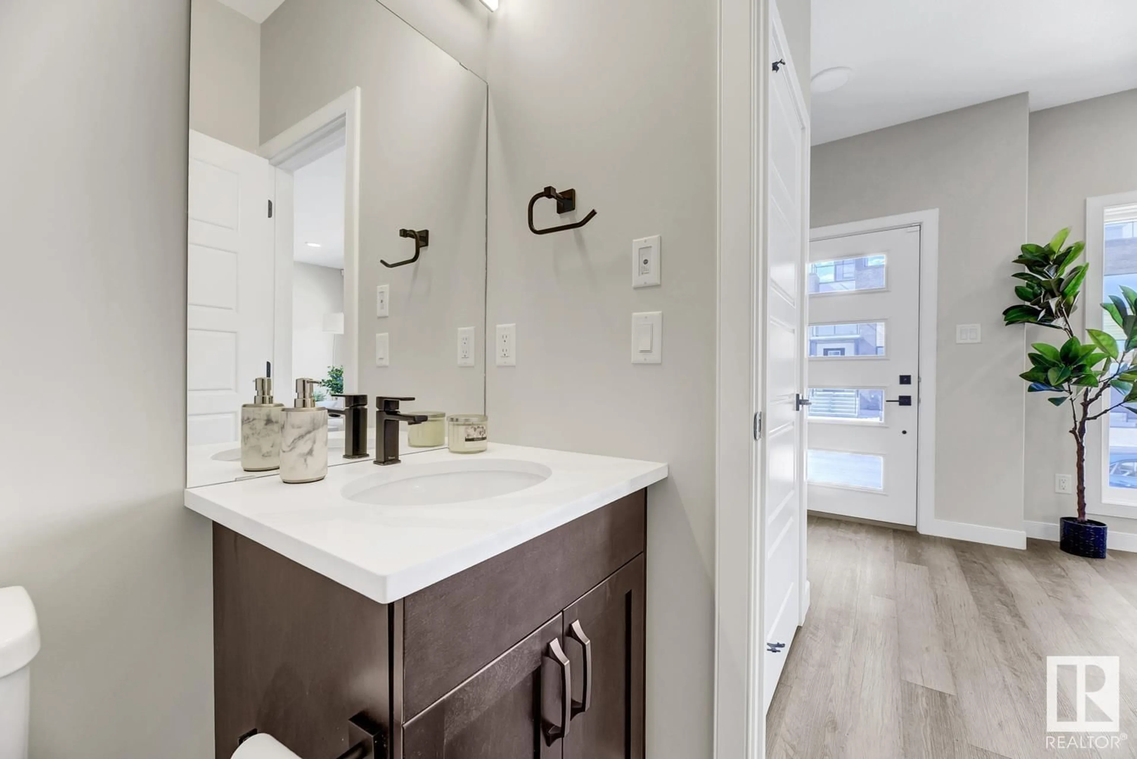 Contemporary bathroom, ceramic/tile floor for 7805 Yorke RD NW, Edmonton Alberta T5G2R6