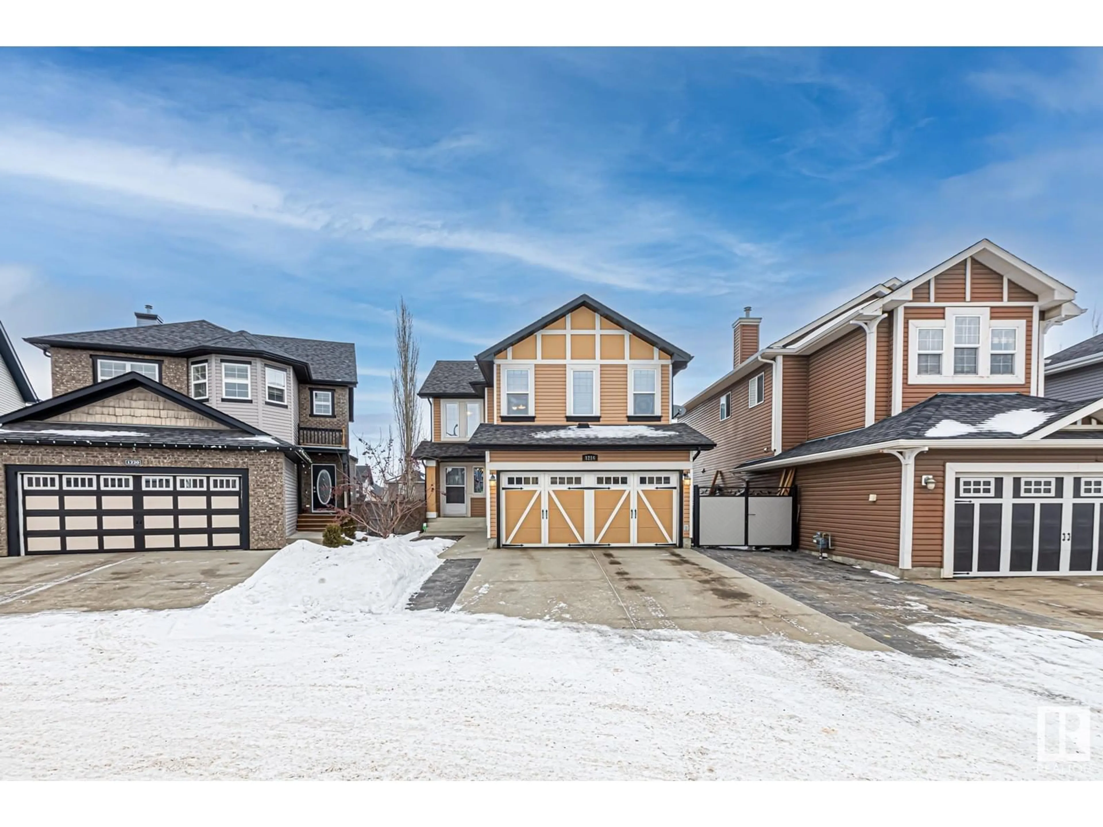 A pic from outside/outdoor area/front of a property/back of a property/a pic from drone, street for 1216 APPLETON, Sherwood Park Alberta T8H0G5