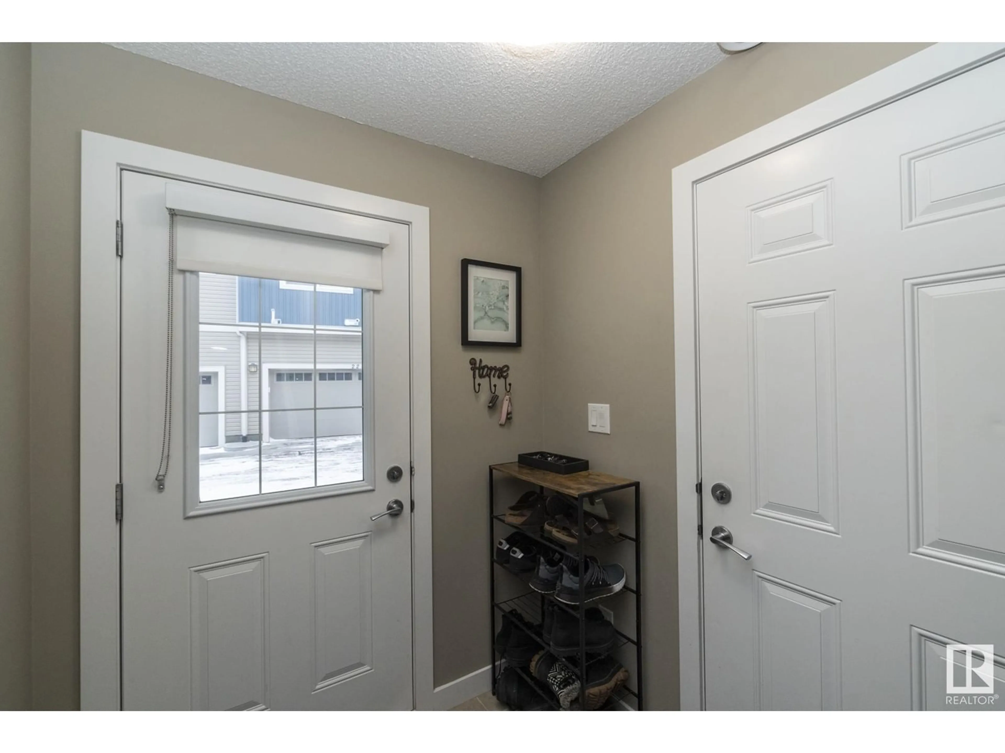 Indoor entryway for #71 13139 205 ST NW, Edmonton Alberta T5S0N1