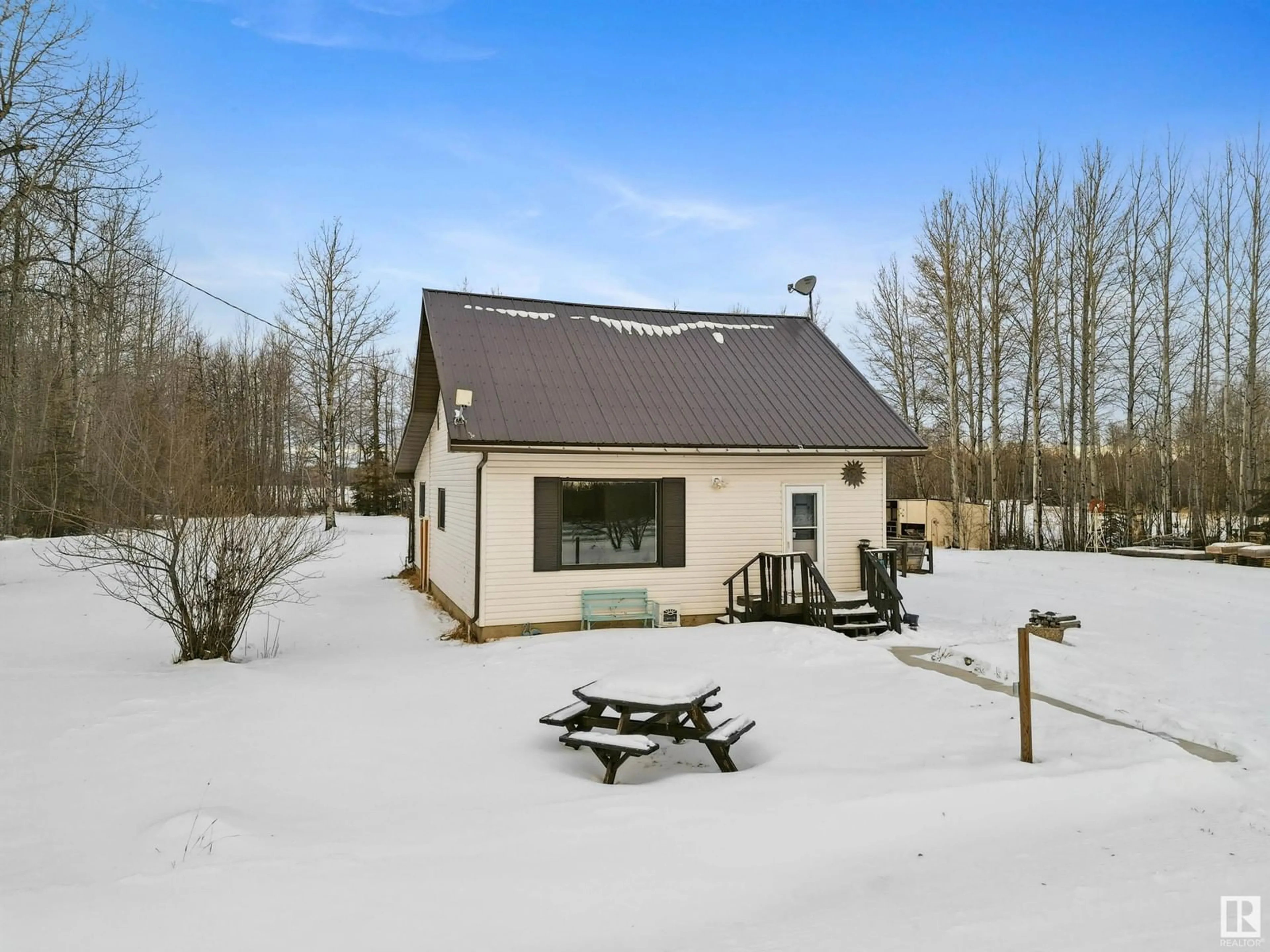 A pic from outside/outdoor area/front of a property/back of a property/a pic from drone, unknown for 48312 RGE ROAD 84, Rural Brazeau County Alberta T7A2A1