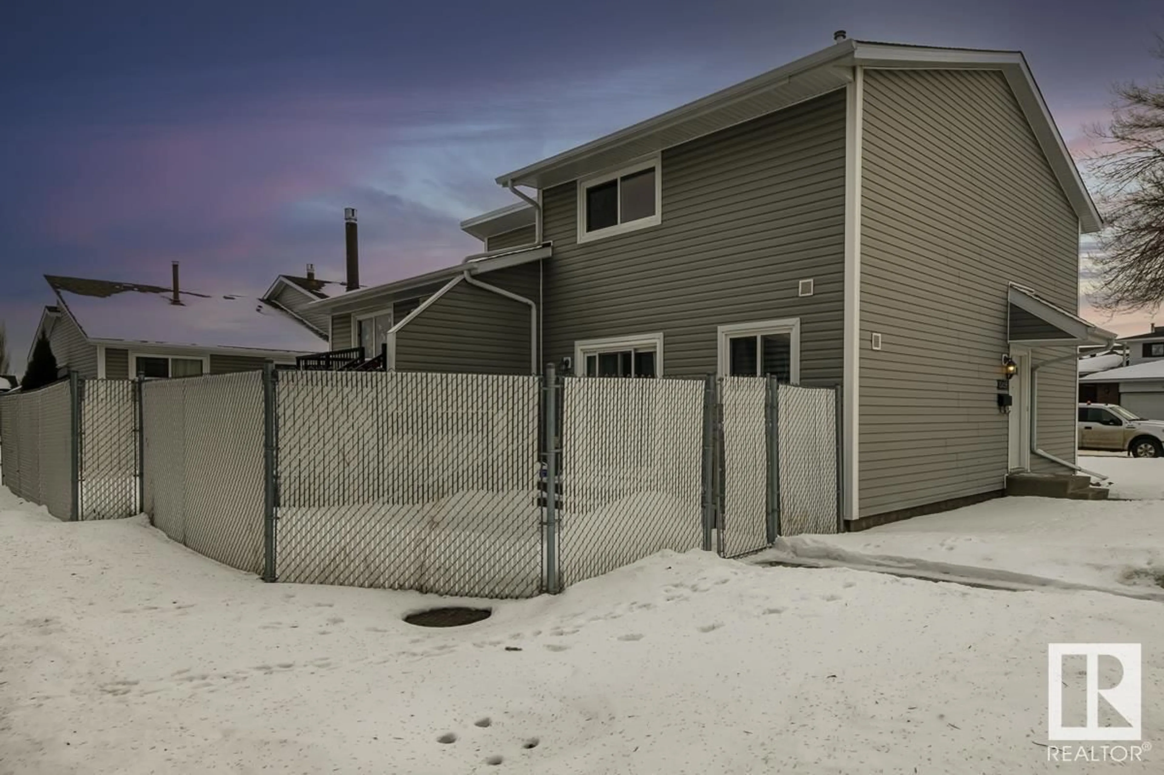 Unknown for 10438 27 AV NW, Edmonton Alberta T6J4J5