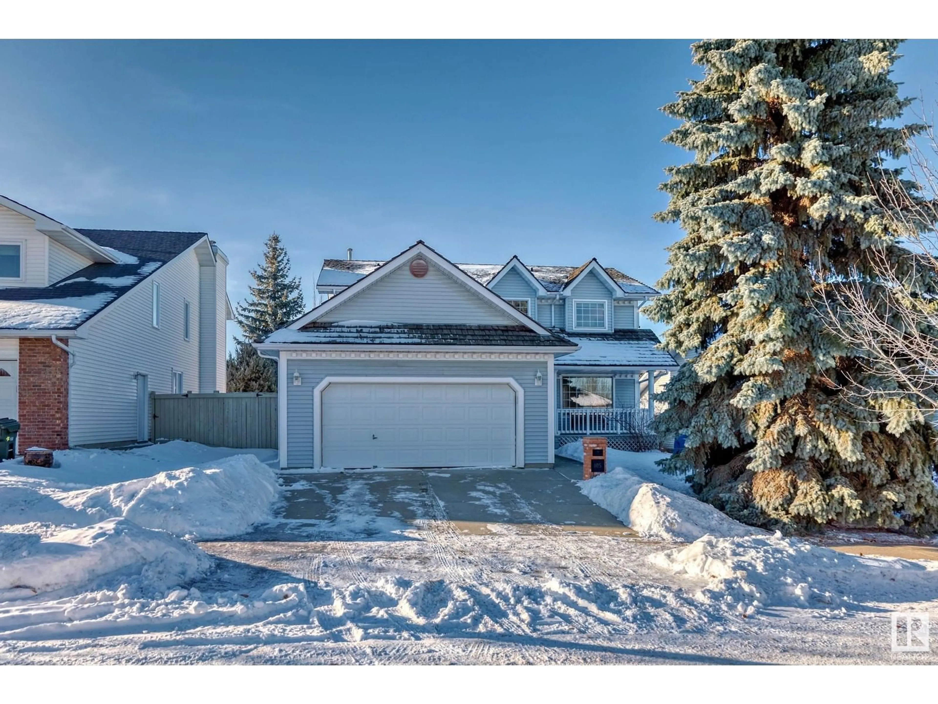 A pic from outside/outdoor area/front of a property/back of a property/a pic from drone, street for 105 RIDGEMONT CR, Sherwood Park Alberta T8A5N4