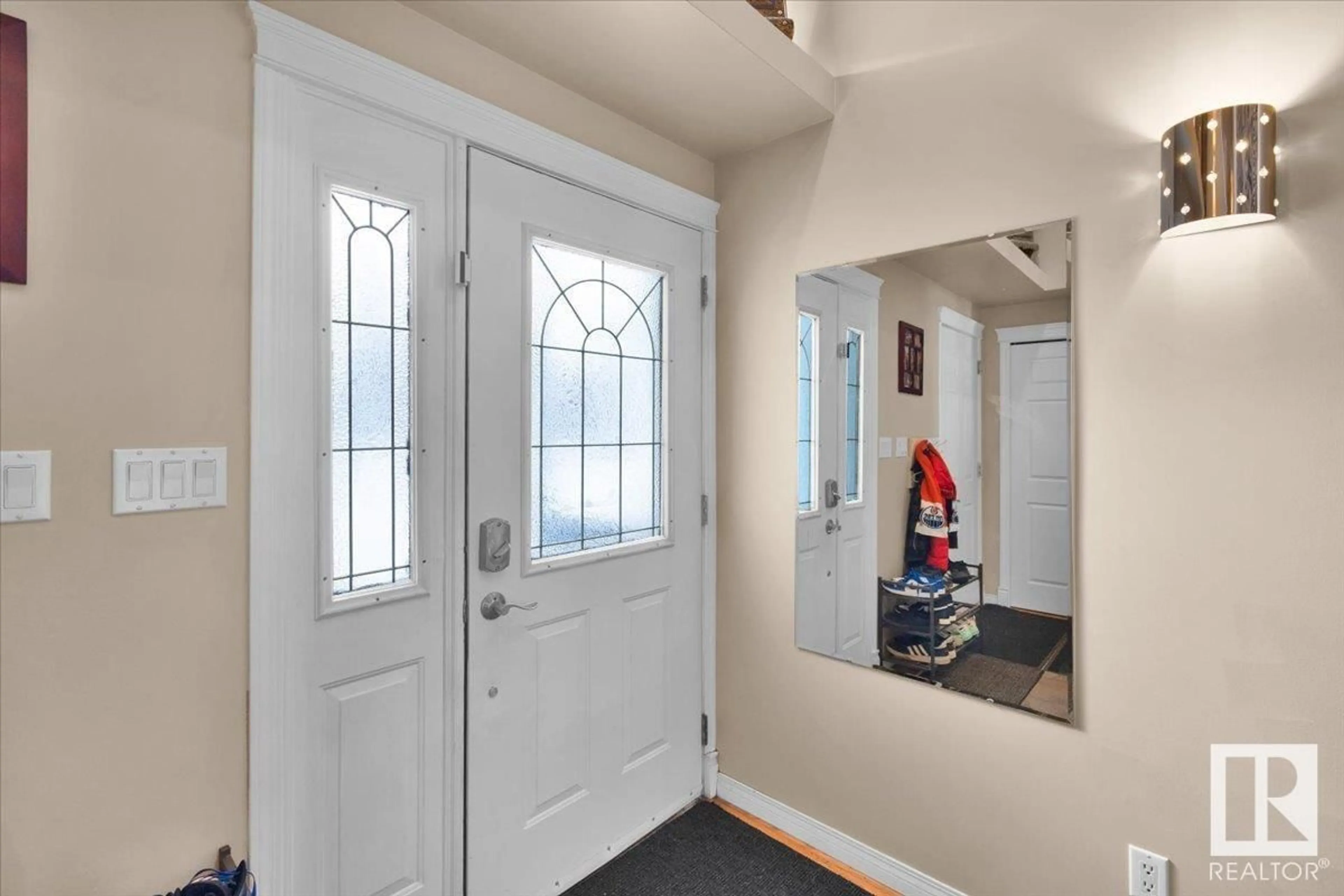 Indoor entryway for 114 COLONIALE WY, Beaumont Alberta T4X1N2