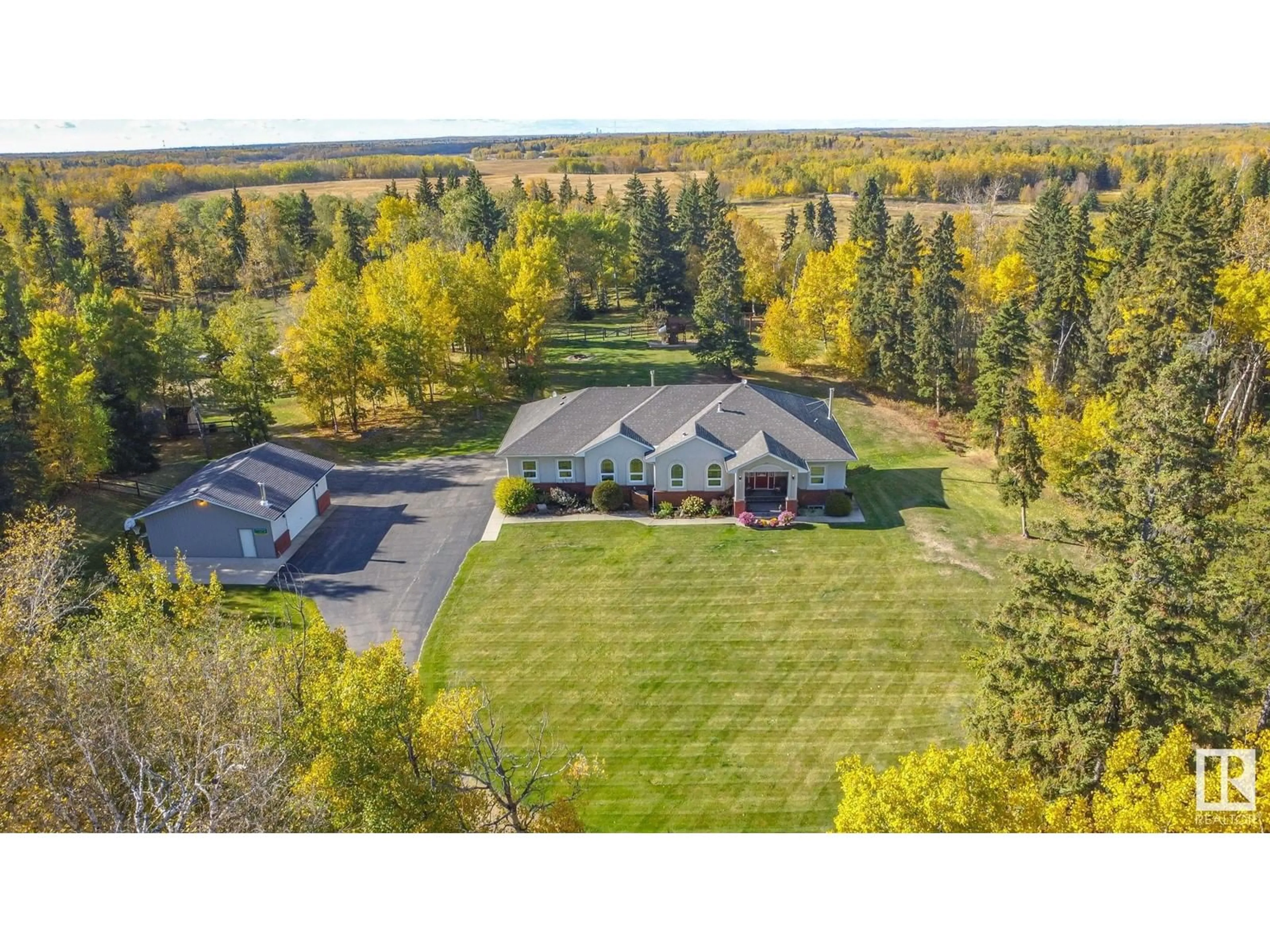 A pic from outside/outdoor area/front of a property/back of a property/a pic from drone, unknown for 52148 RGE ROAD 215, Rural Strathcona County Alberta T8E1B3