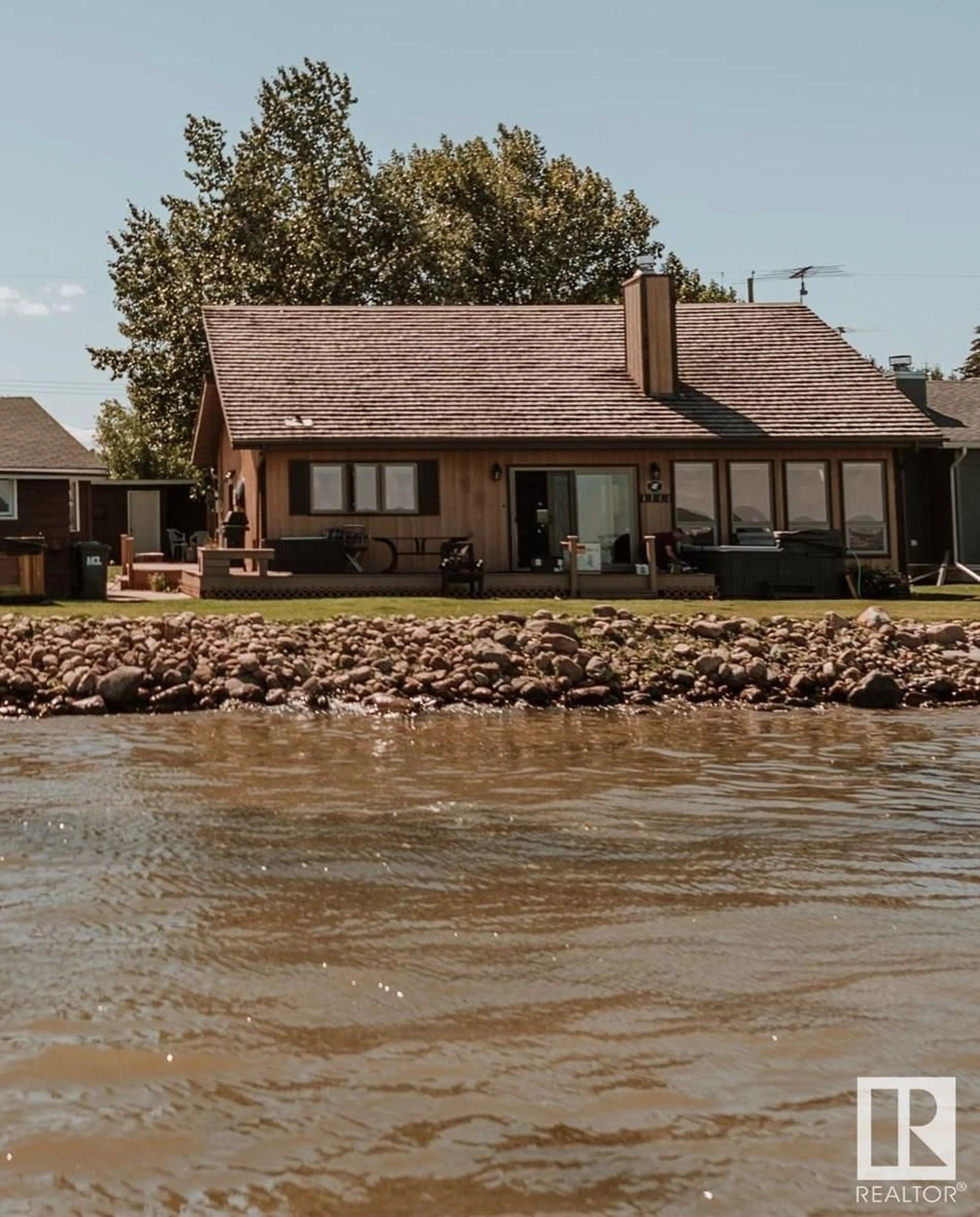 Home with vinyl exterior material, water/lake/river/ocean view for 35 LAKESHORE DR, Rural Wetaskiwin County Alberta T0C2V0