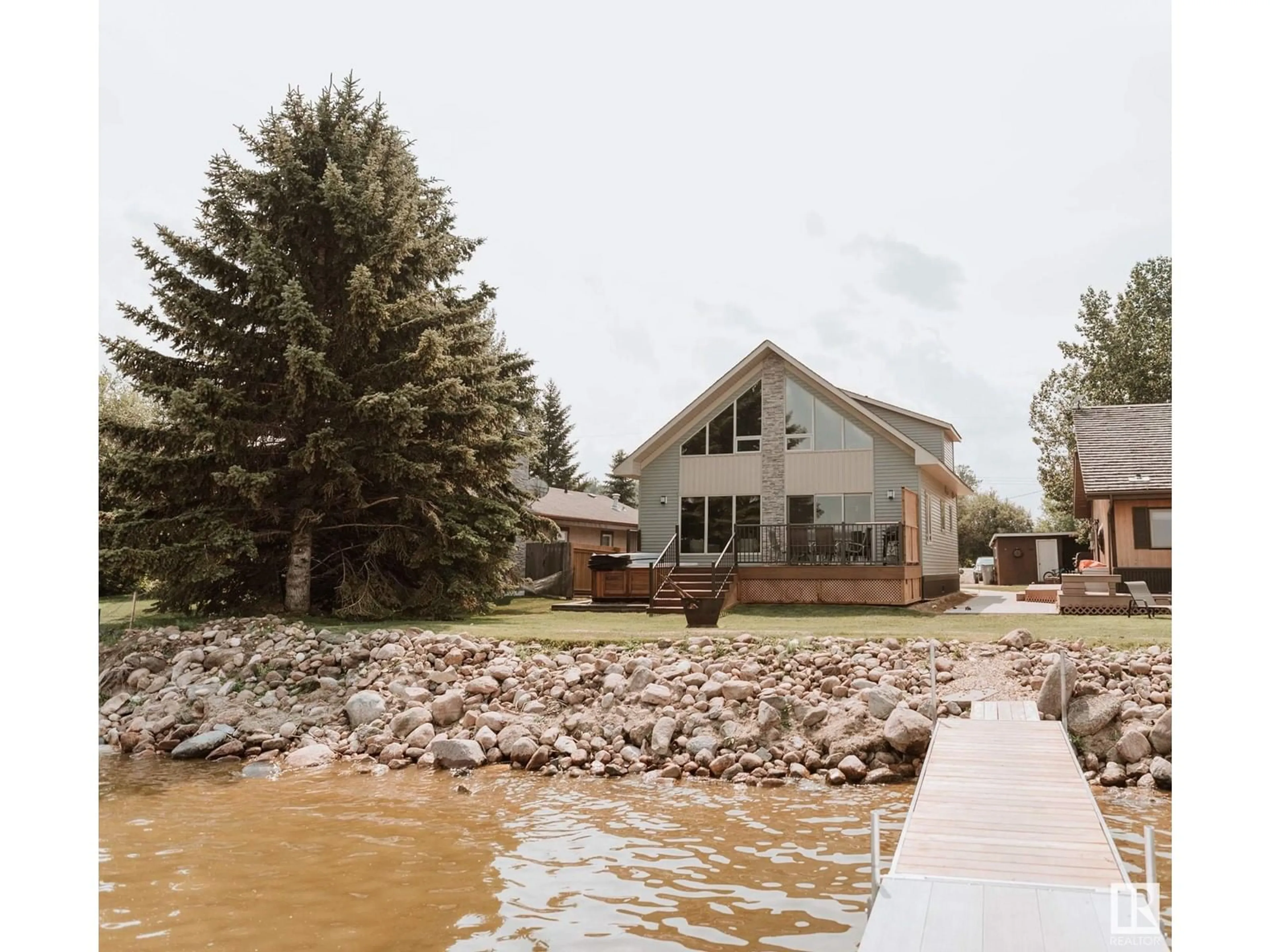 Home with vinyl exterior material, water/lake/river/ocean view for 33 LAKESHORE DR, Rural Wetaskiwin County Alberta T0C2V0
