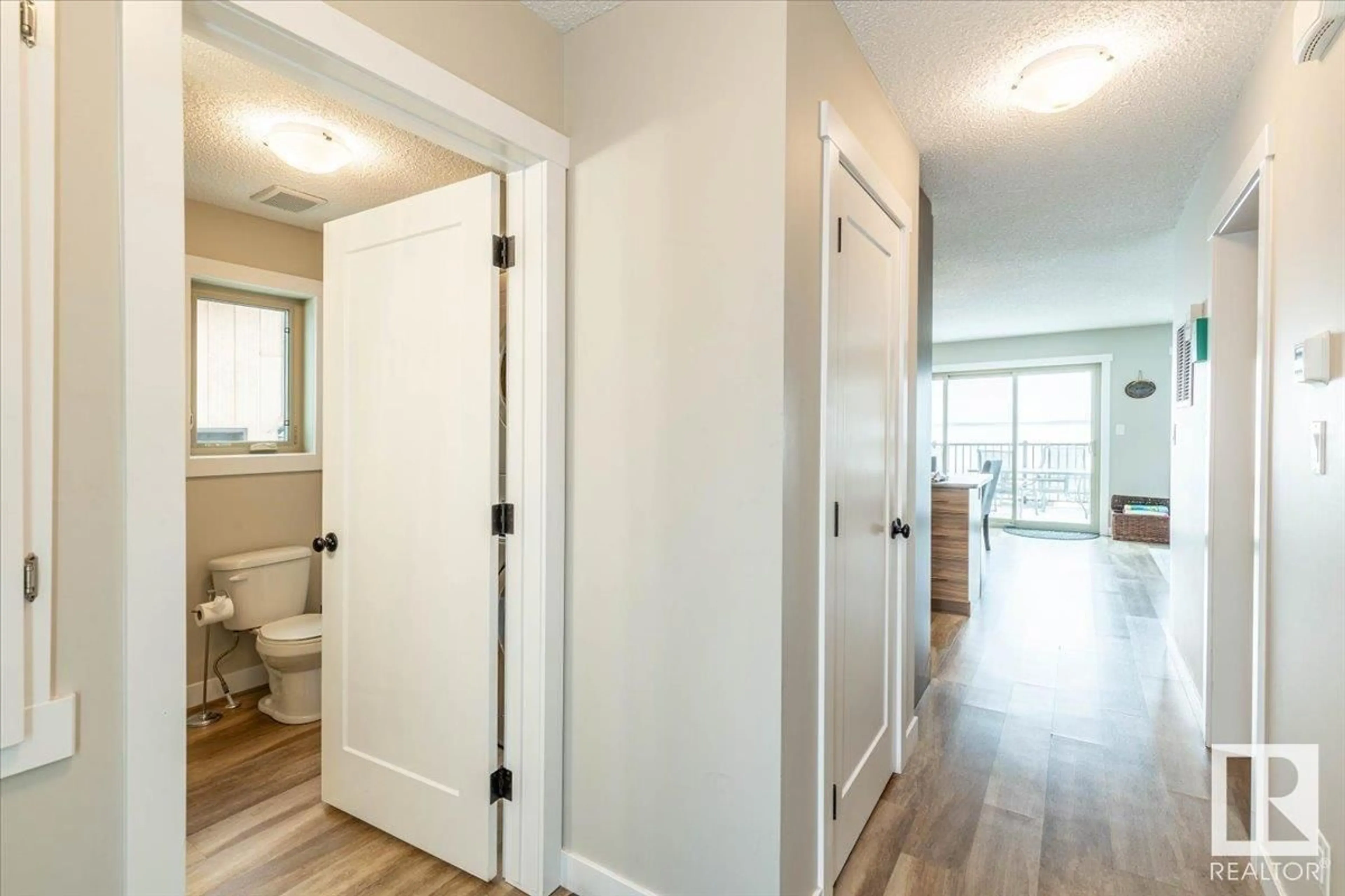 Indoor entryway for 33 LAKESHORE DR, Rural Wetaskiwin County Alberta T0C2V0