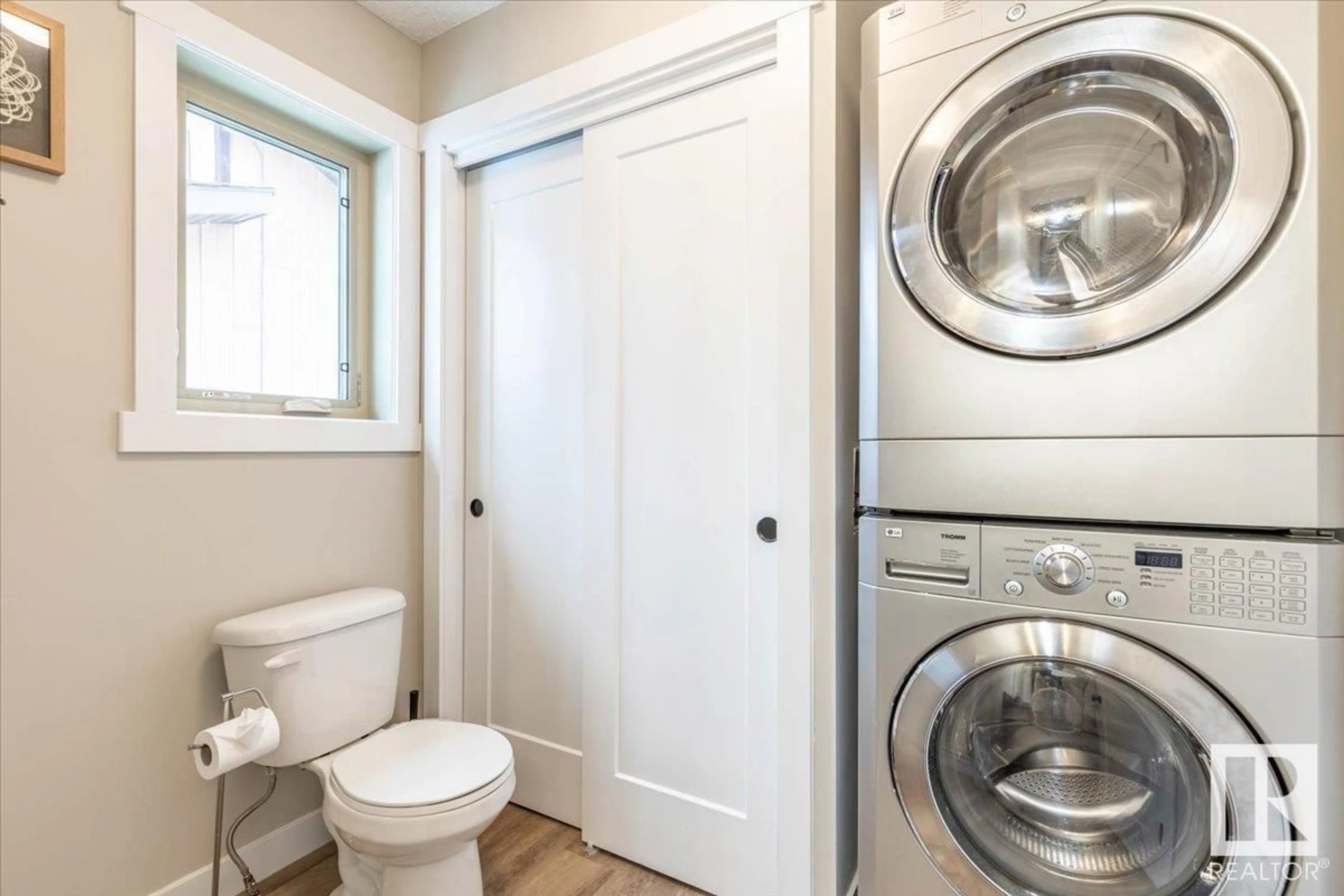 Laundry room for 33 LAKESHORE DR, Rural Wetaskiwin County Alberta T0C2V0