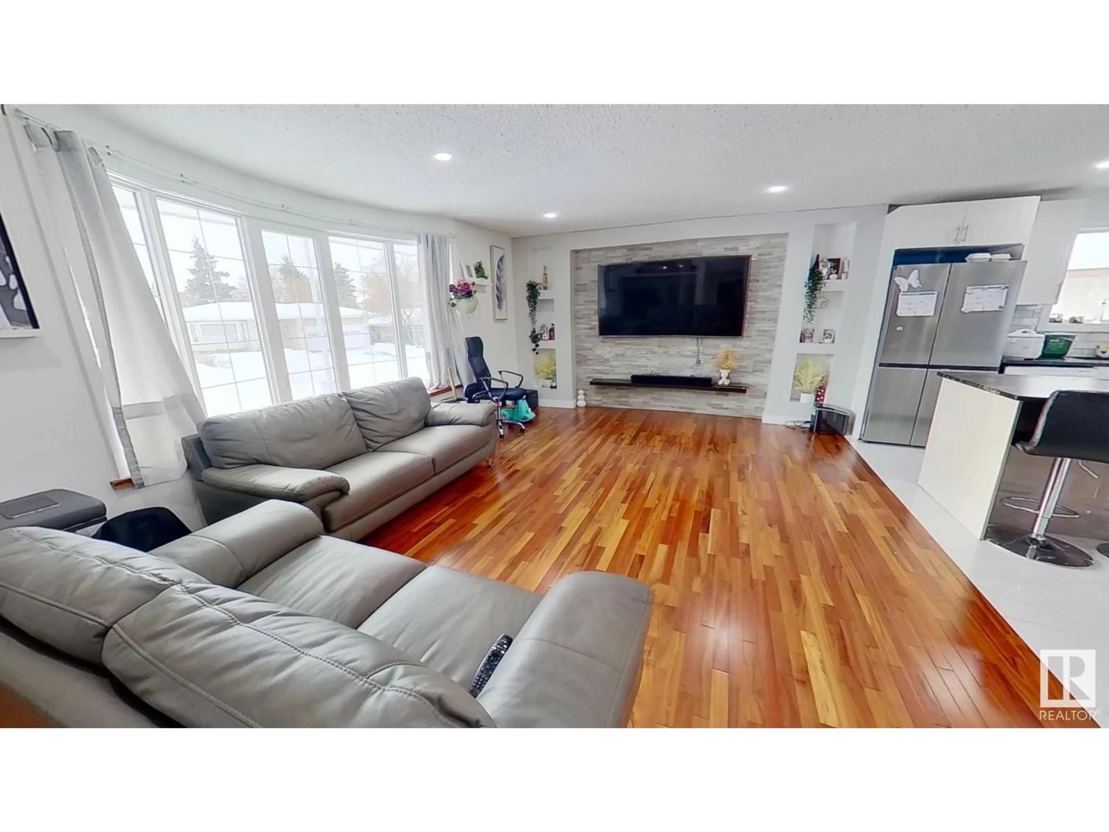 Living room with furniture, wood/laminate floor for 714 LEE RIDGE RD NW, Edmonton Alberta T6K0P2