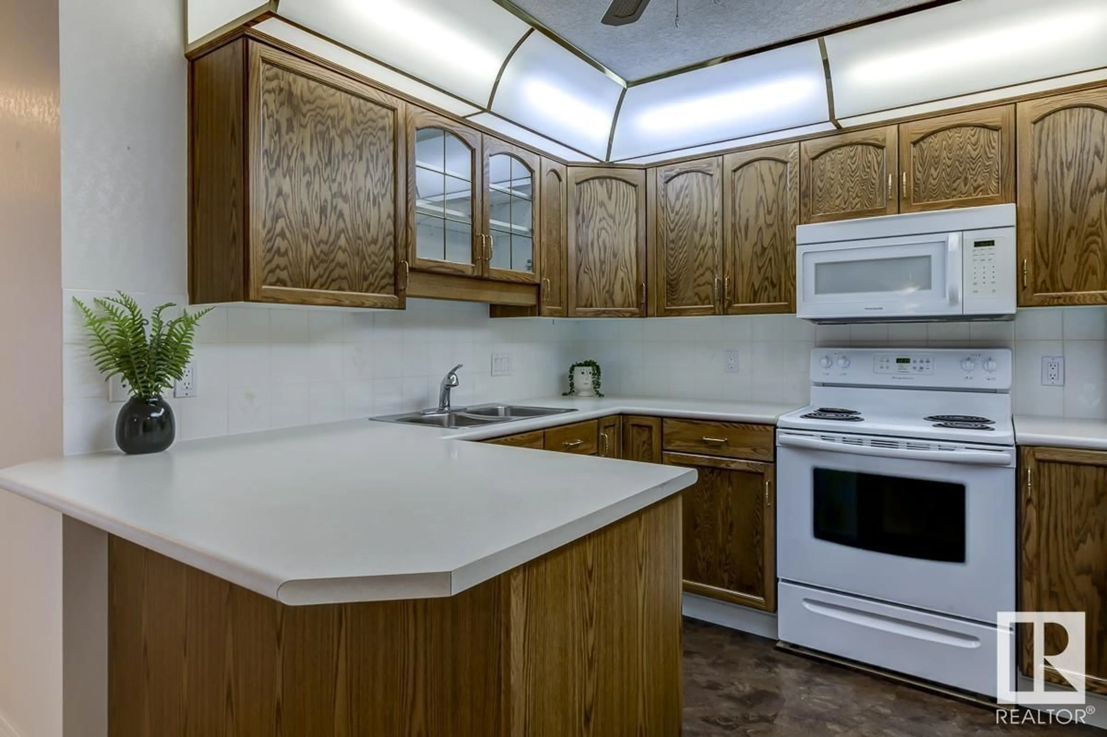 Standard kitchen, unknown for #103 10915 21 AV NW, Edmonton Alberta T6J6X2