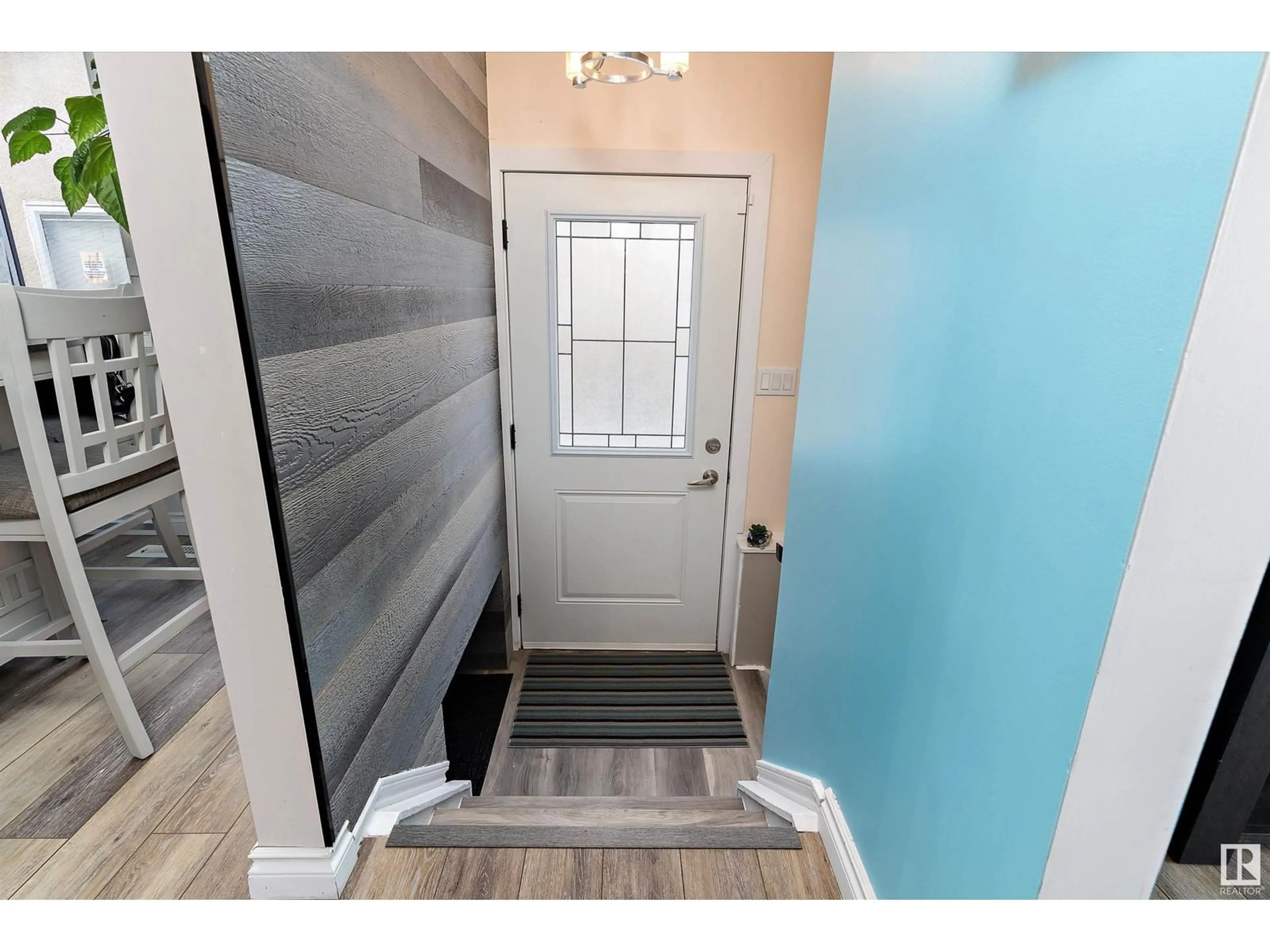 Indoor entryway for 4653 126 AV NW, Edmonton Alberta T5A4L1