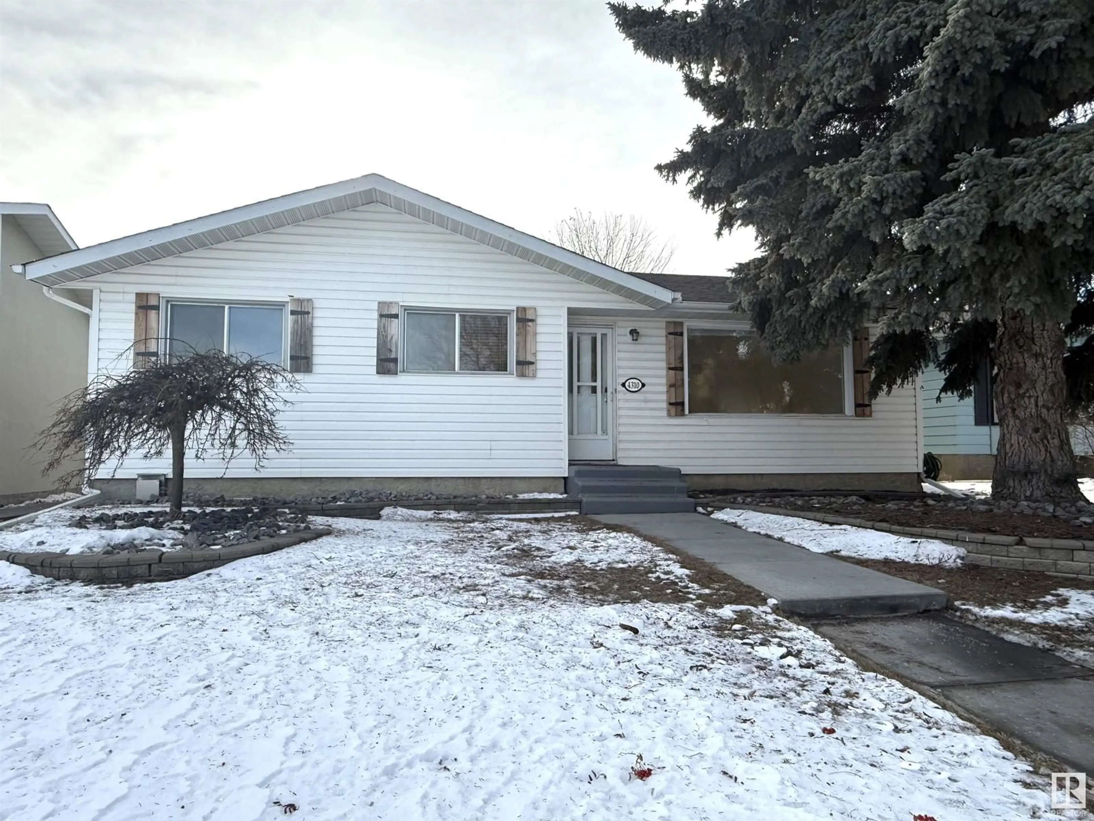 Home with vinyl exterior material, street for 4310 40 AV, Stony Plain Alberta T7Z1J7