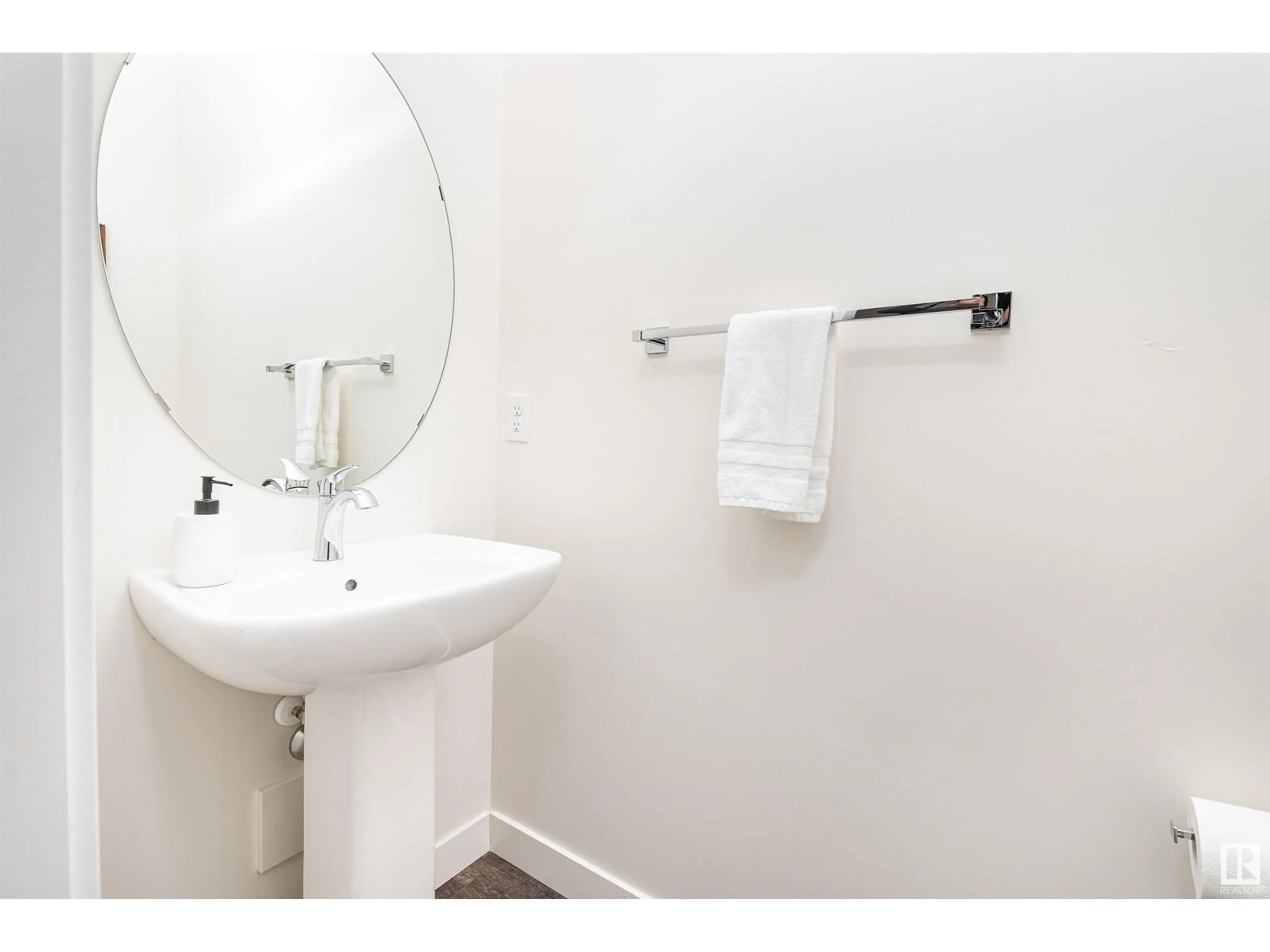 Standard bathroom, unknown for 22107 87 AV NW, Edmonton Alberta T5T7H7