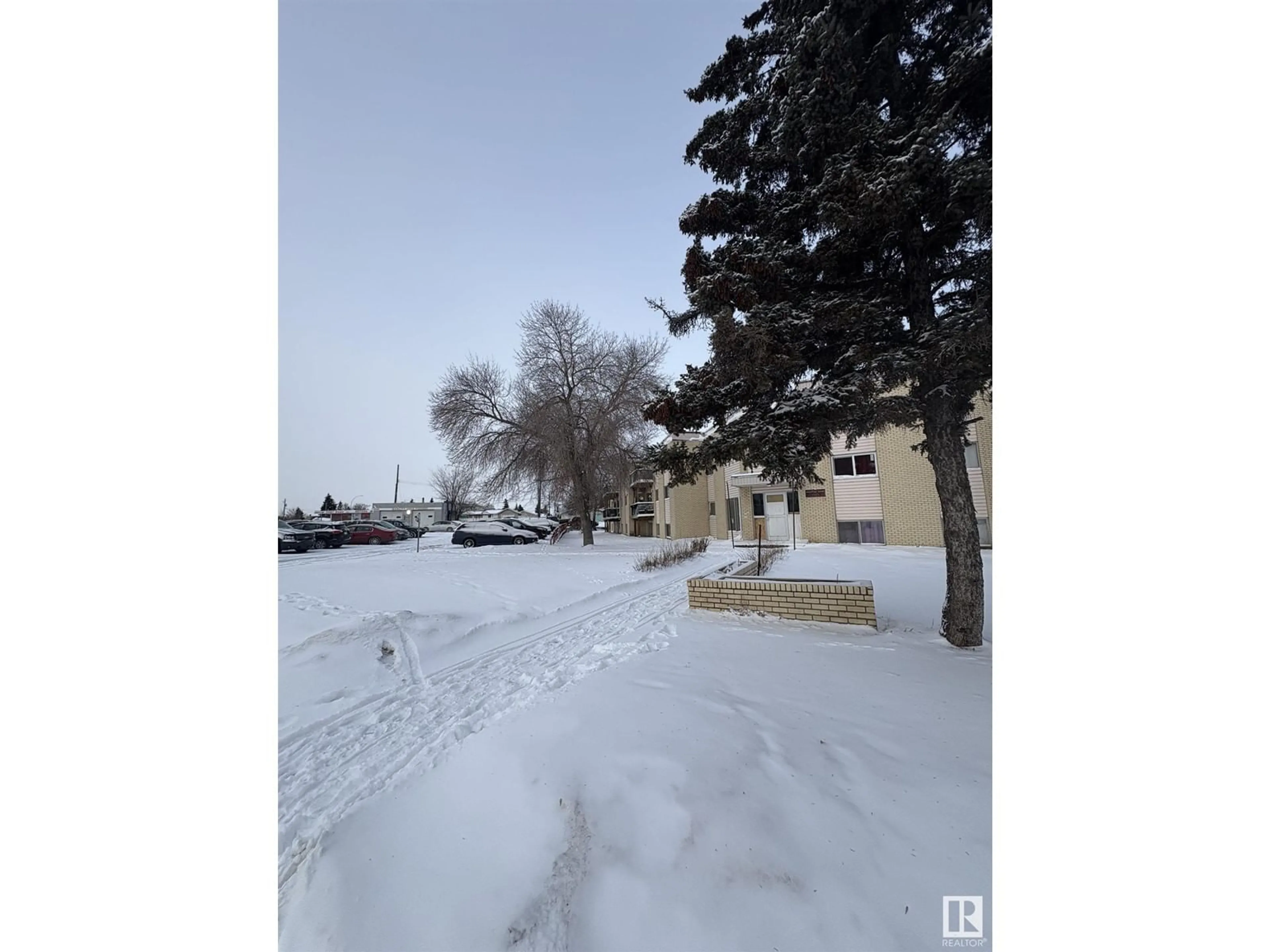 Blurry image for #5 13220 FORT RD NW, Edmonton Alberta T5A1C2