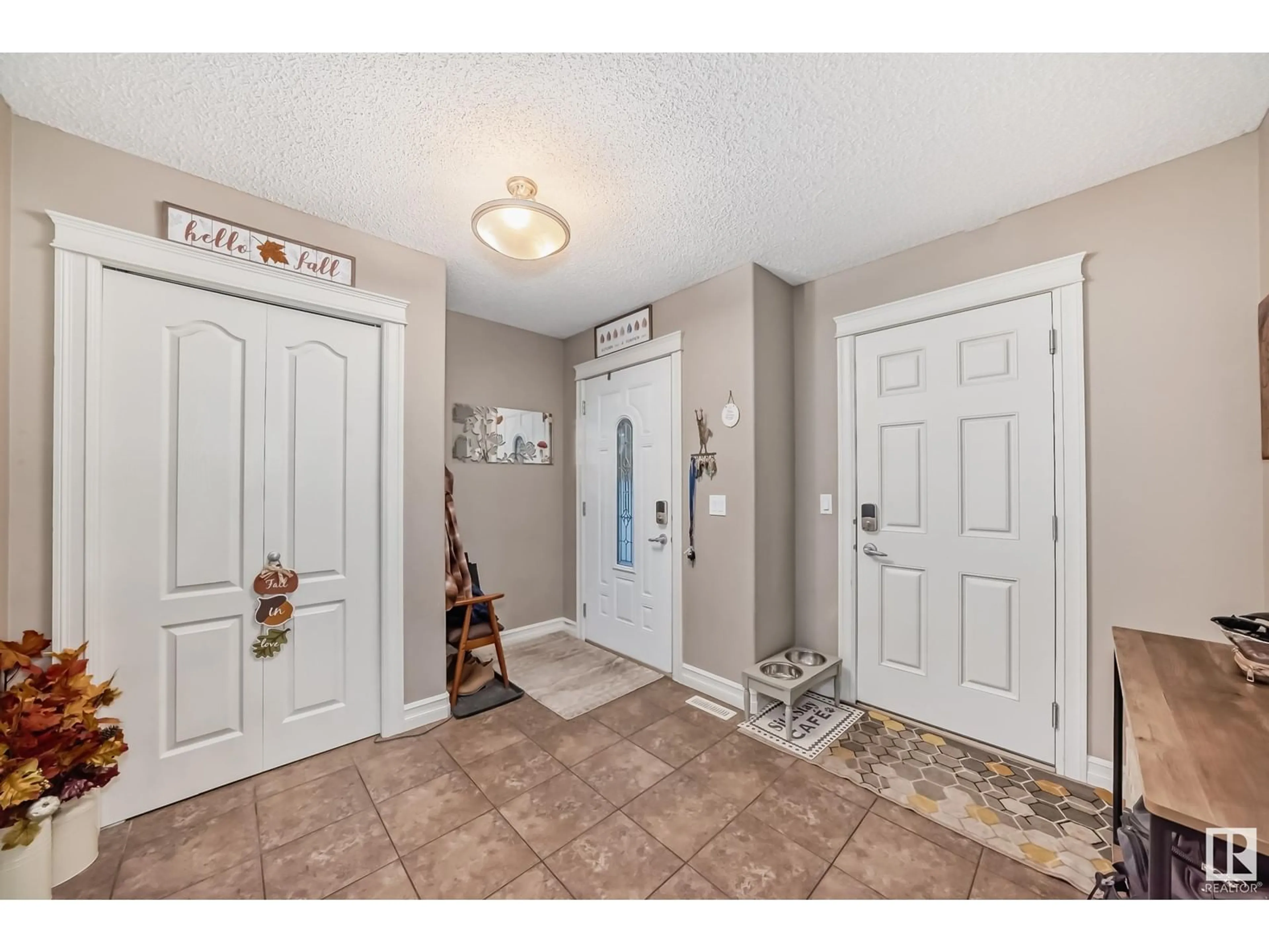 Indoor entryway for 25 Cranberry BN, Fort Saskatchewan Alberta T8L0H2