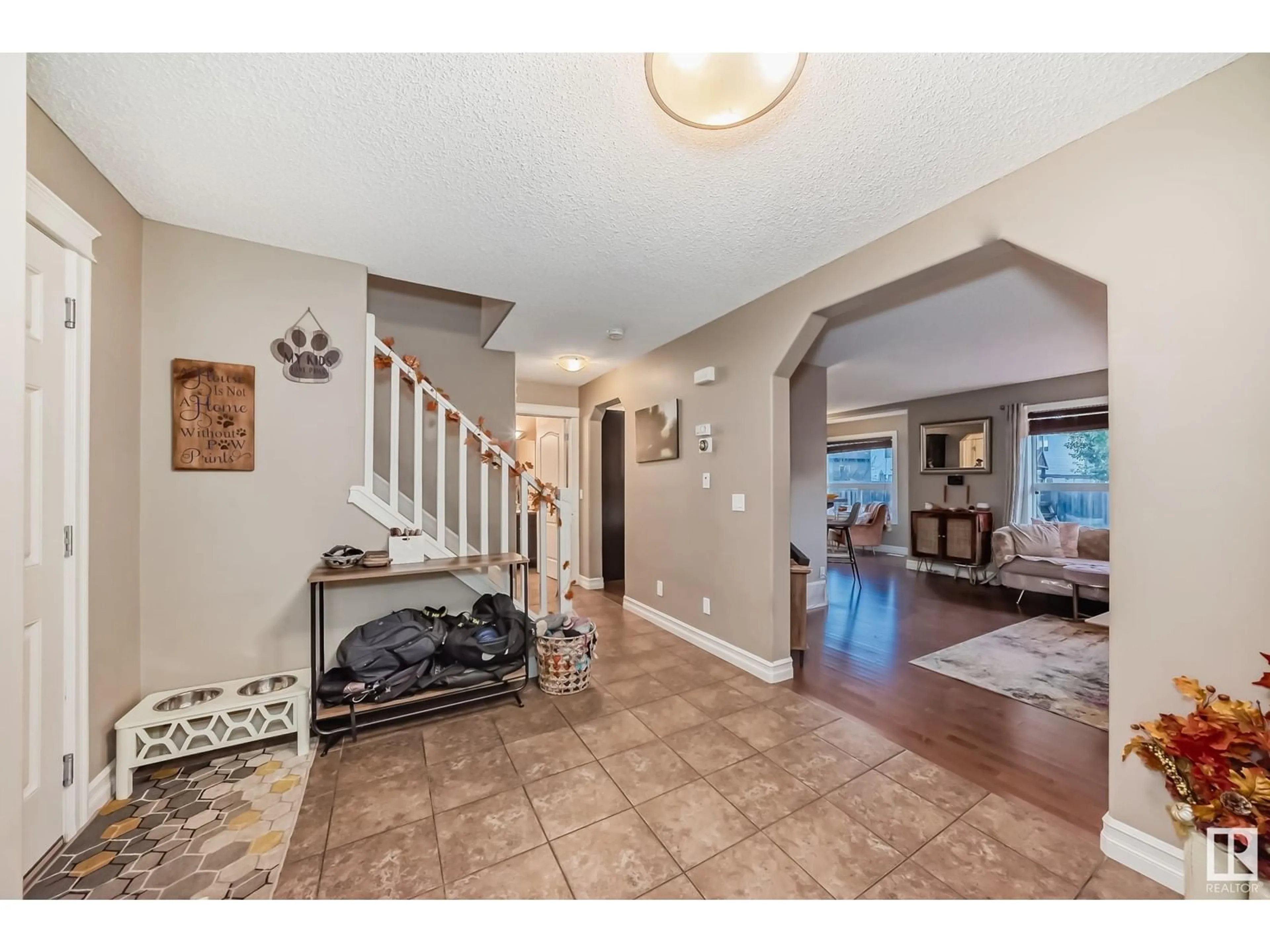 Indoor entryway for 25 Cranberry BN, Fort Saskatchewan Alberta T8L0H2