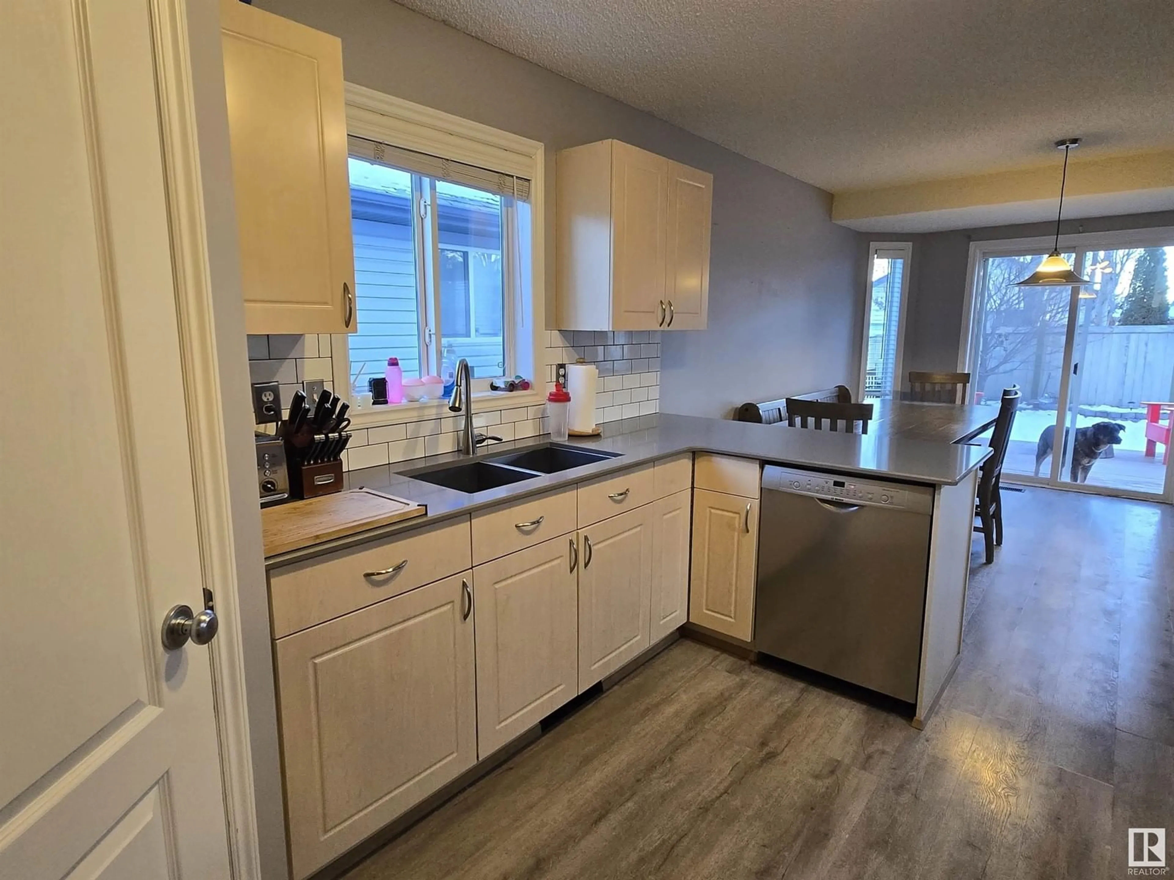 Standard kitchen, unknown for 24 LAWSON BV, Spruce Grove Alberta T7X4P1