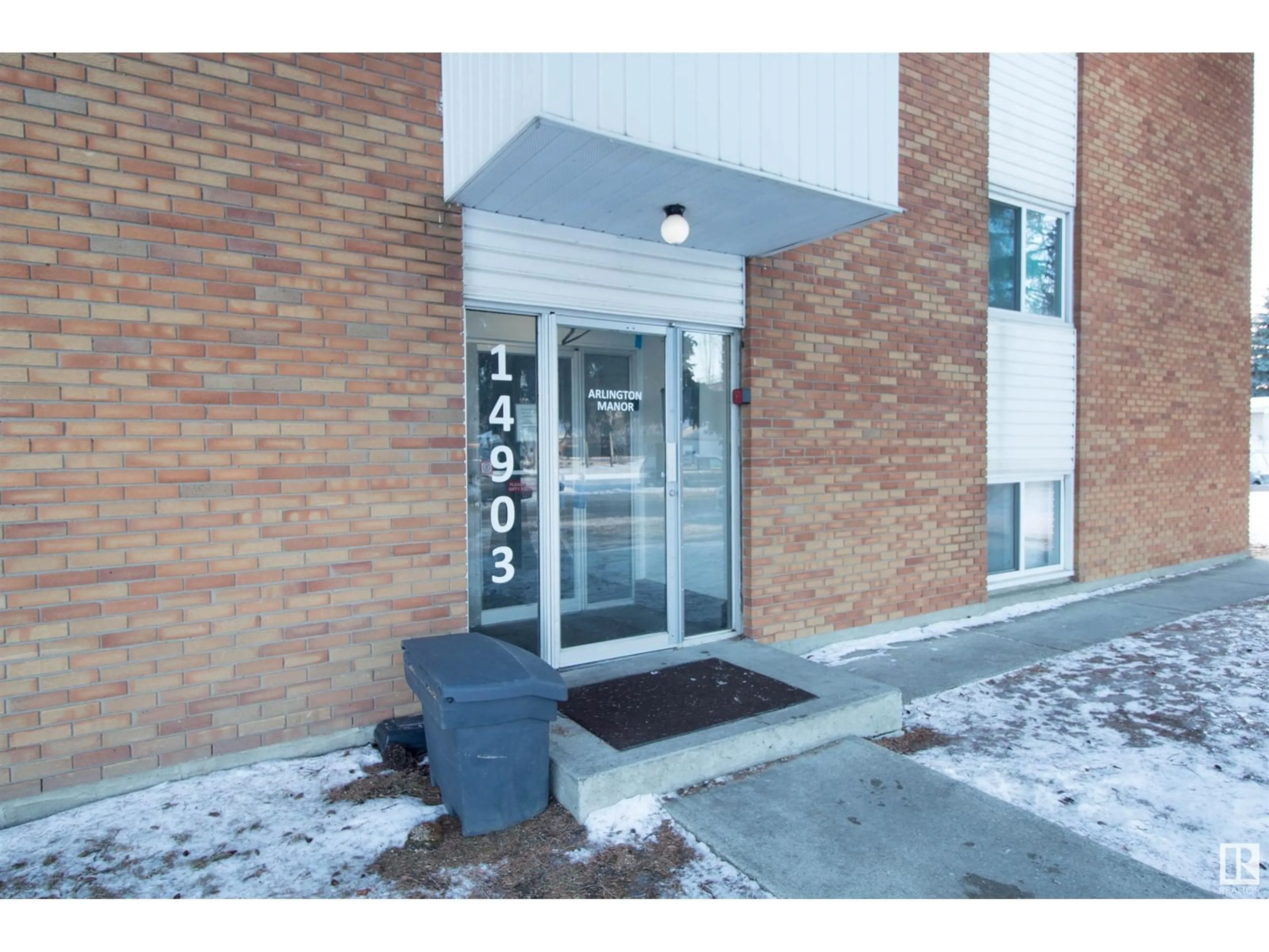 Indoor foyer for #304 14903 92 AV NW, Edmonton Alberta T5R5B5