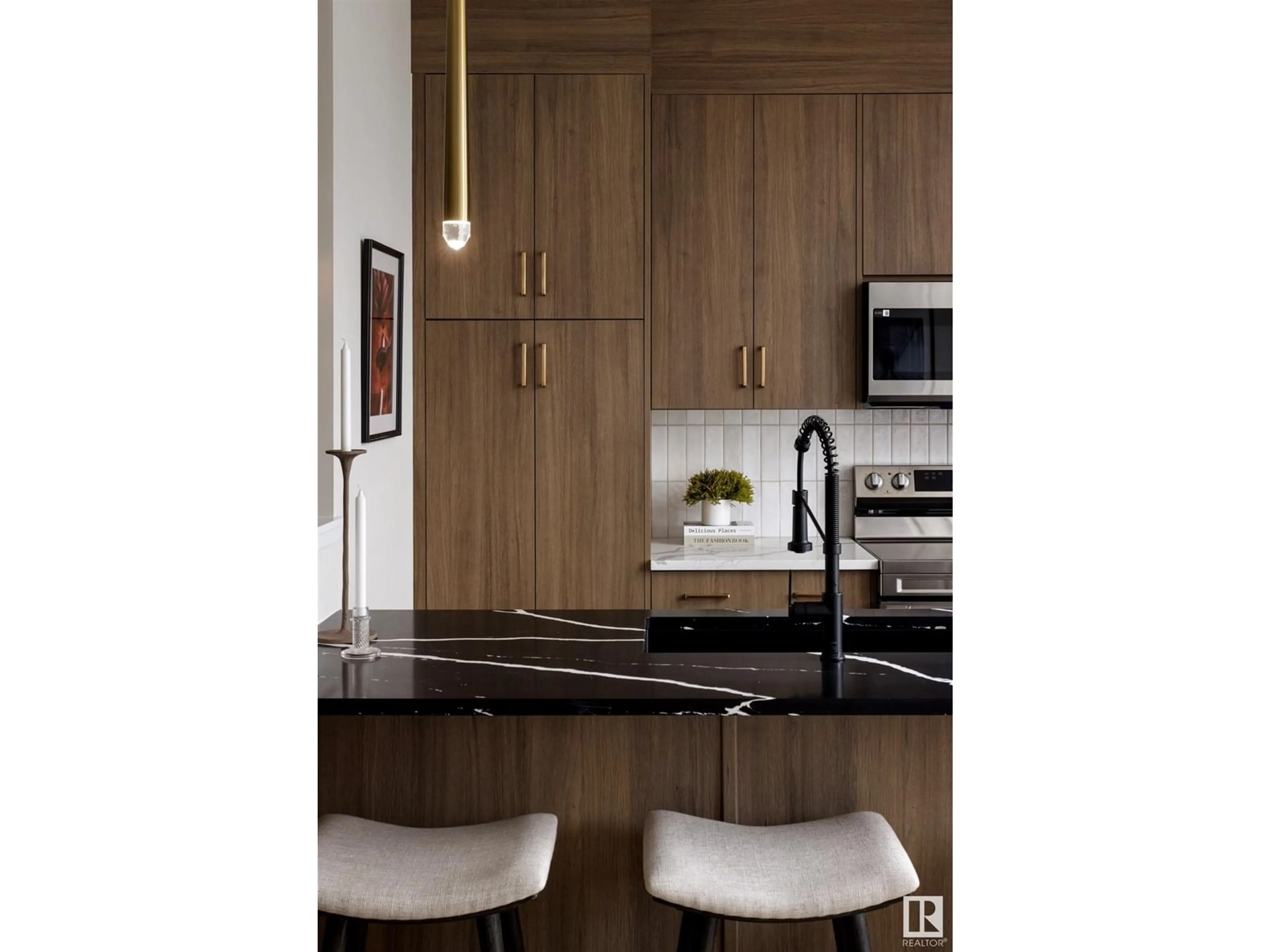 Contemporary kitchen, wood/laminate floor for 1 COBBLESTONE GA, Spruce Grove Alberta X0X0X0