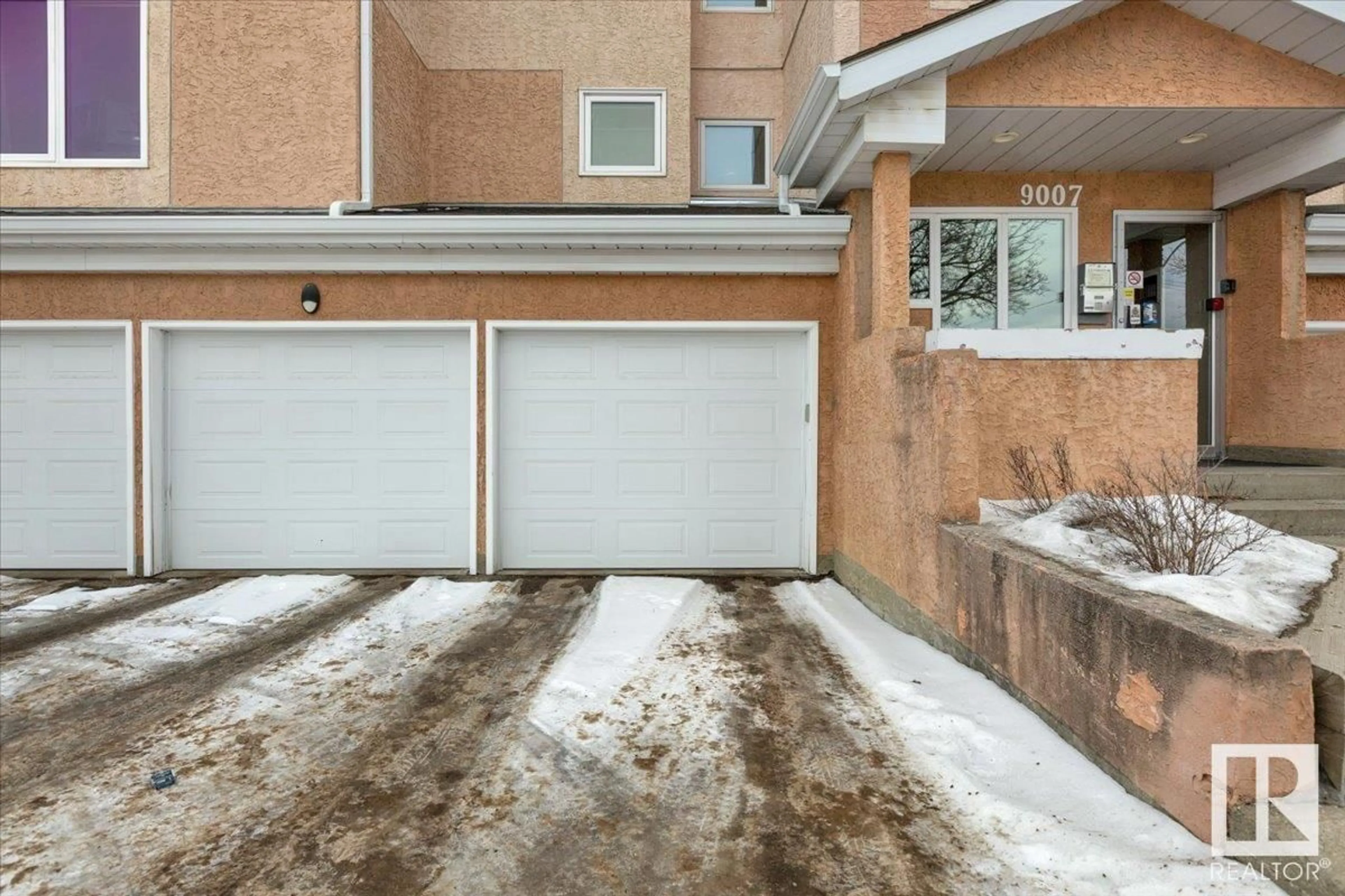 Indoor garage for #113 9007 106A AV NW, Edmonton Alberta T5H3Y7