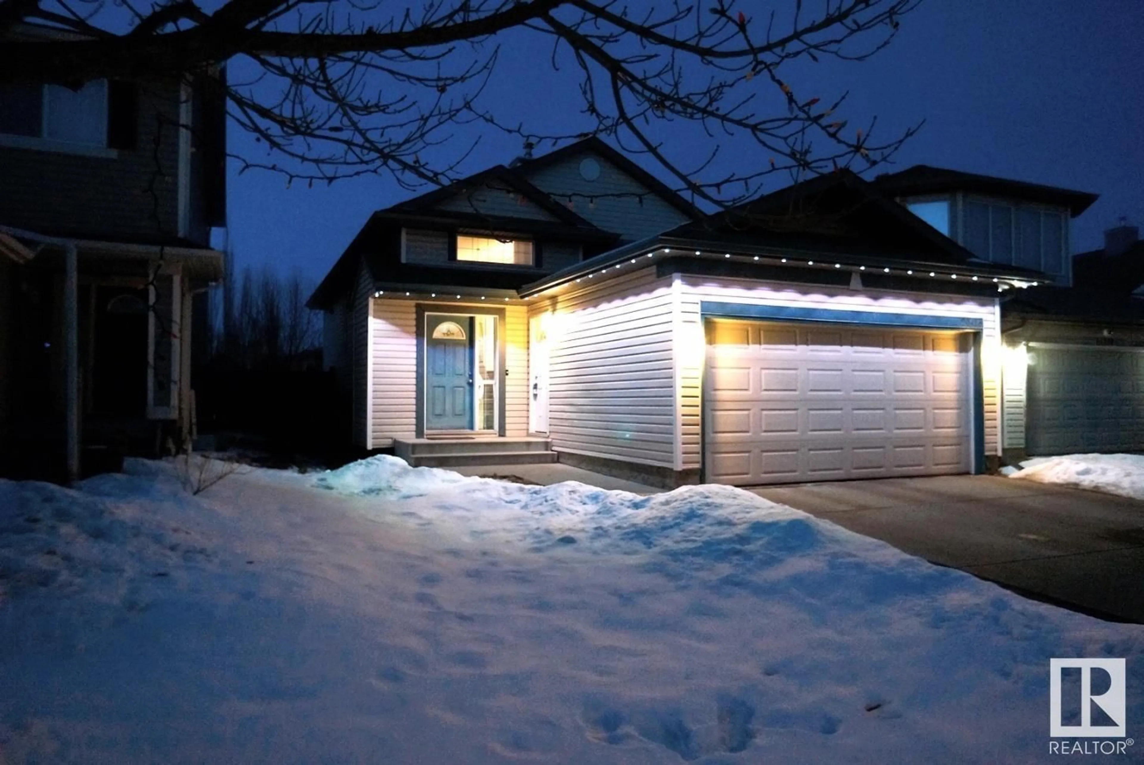 Indoor garage for 20416 48 AV NW, Edmonton Alberta T6M0C1