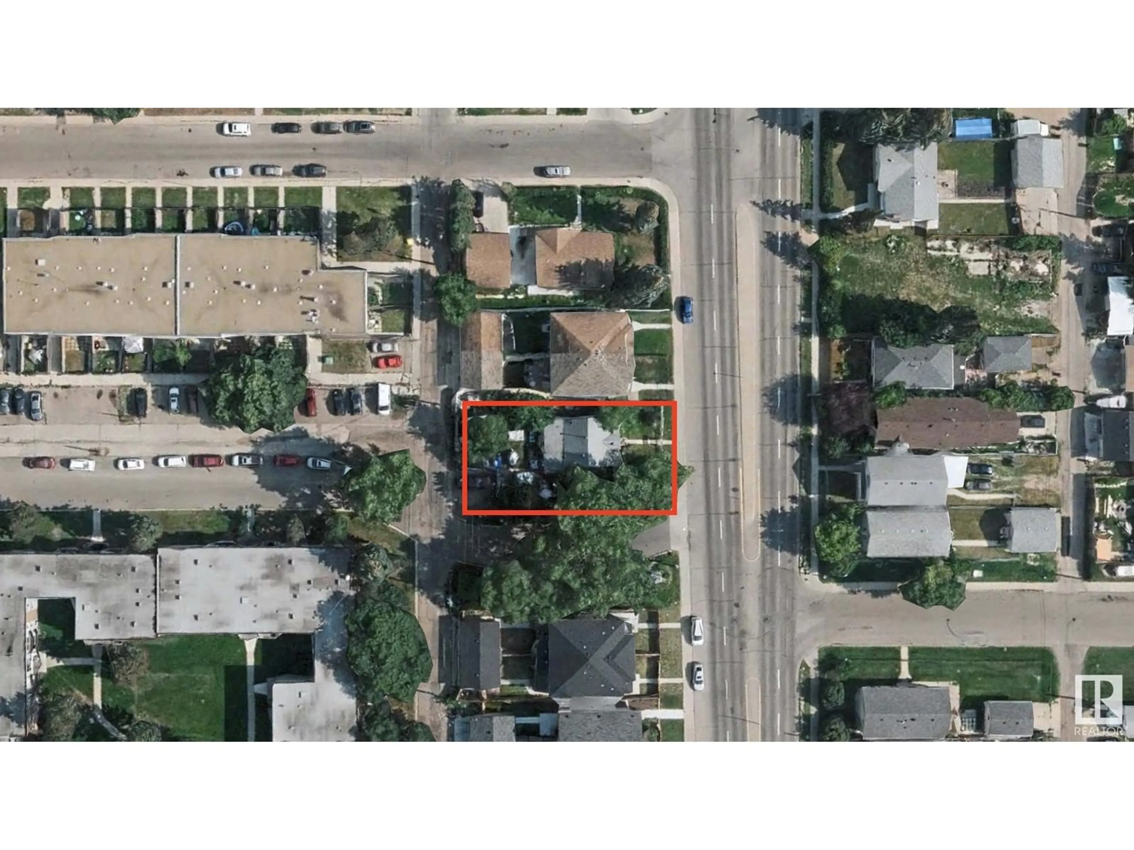 A pic from outside/outdoor area/front of a property/back of a property/a pic from drone, street for 13108 66 ST NW, Edmonton Alberta T5C0A8