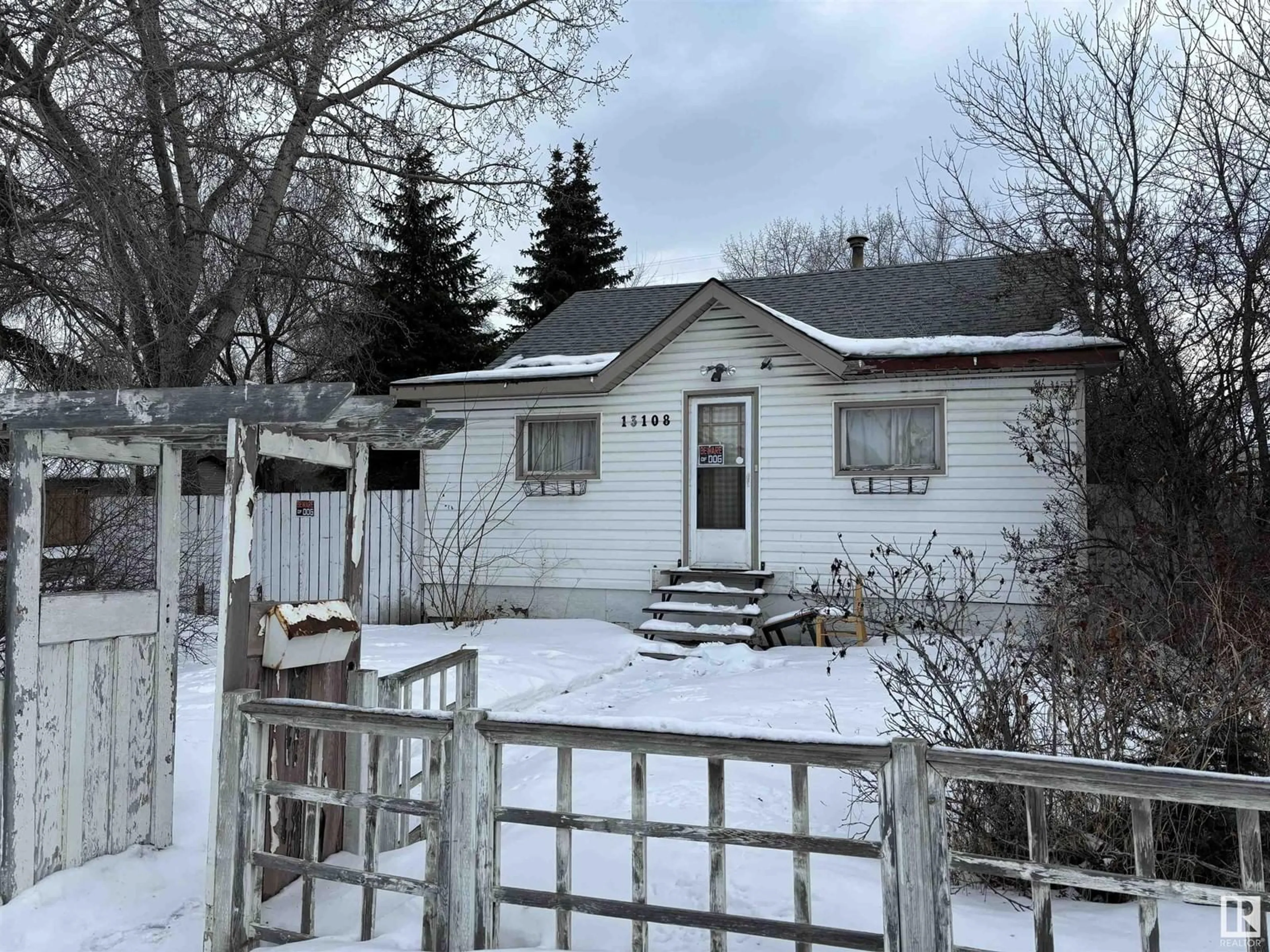 Shed for 13108 66 ST NW, Edmonton Alberta T5C0A8