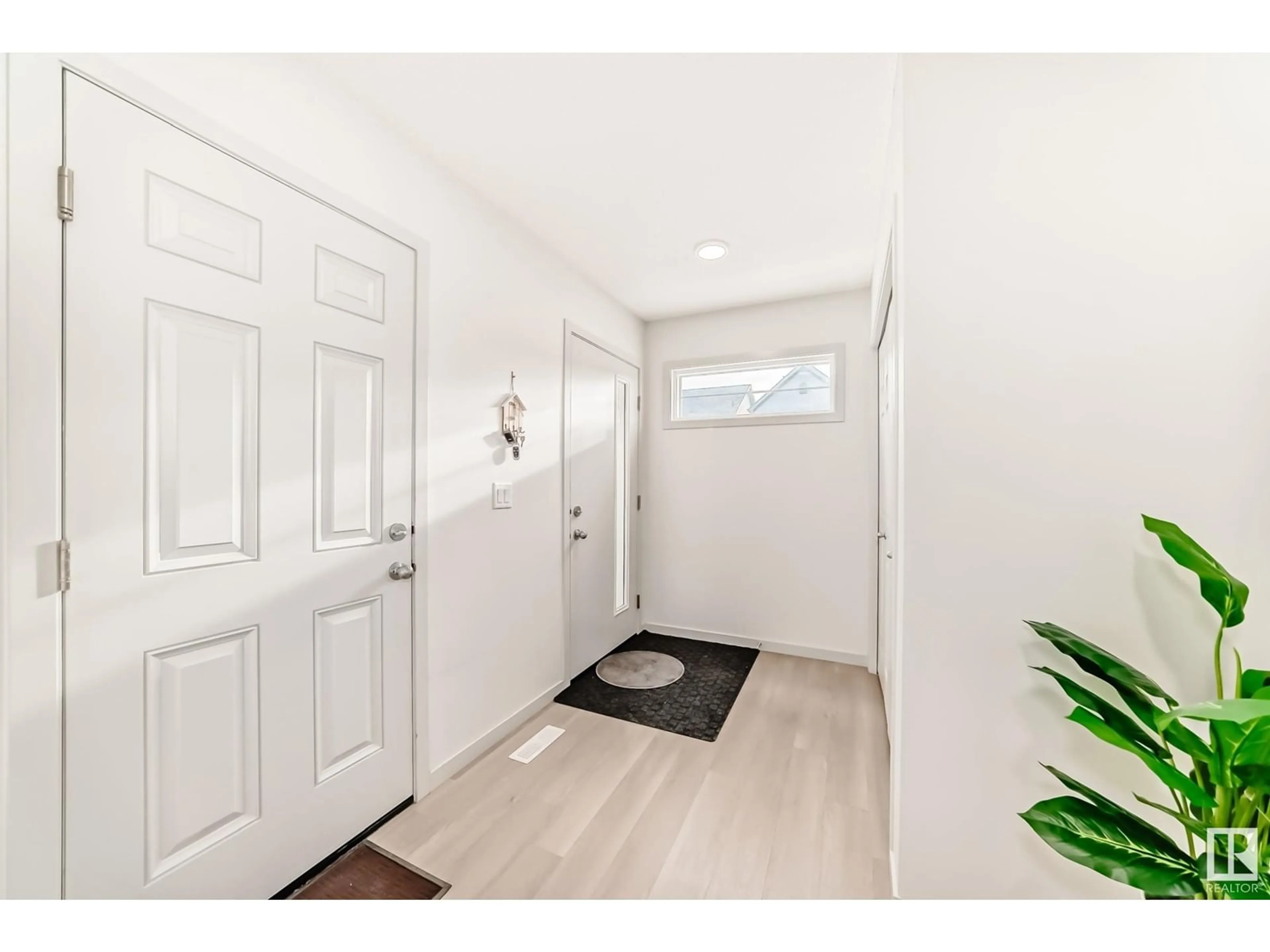 Indoor entryway for 9804 227 ST NW, Edmonton Alberta T5T7T9